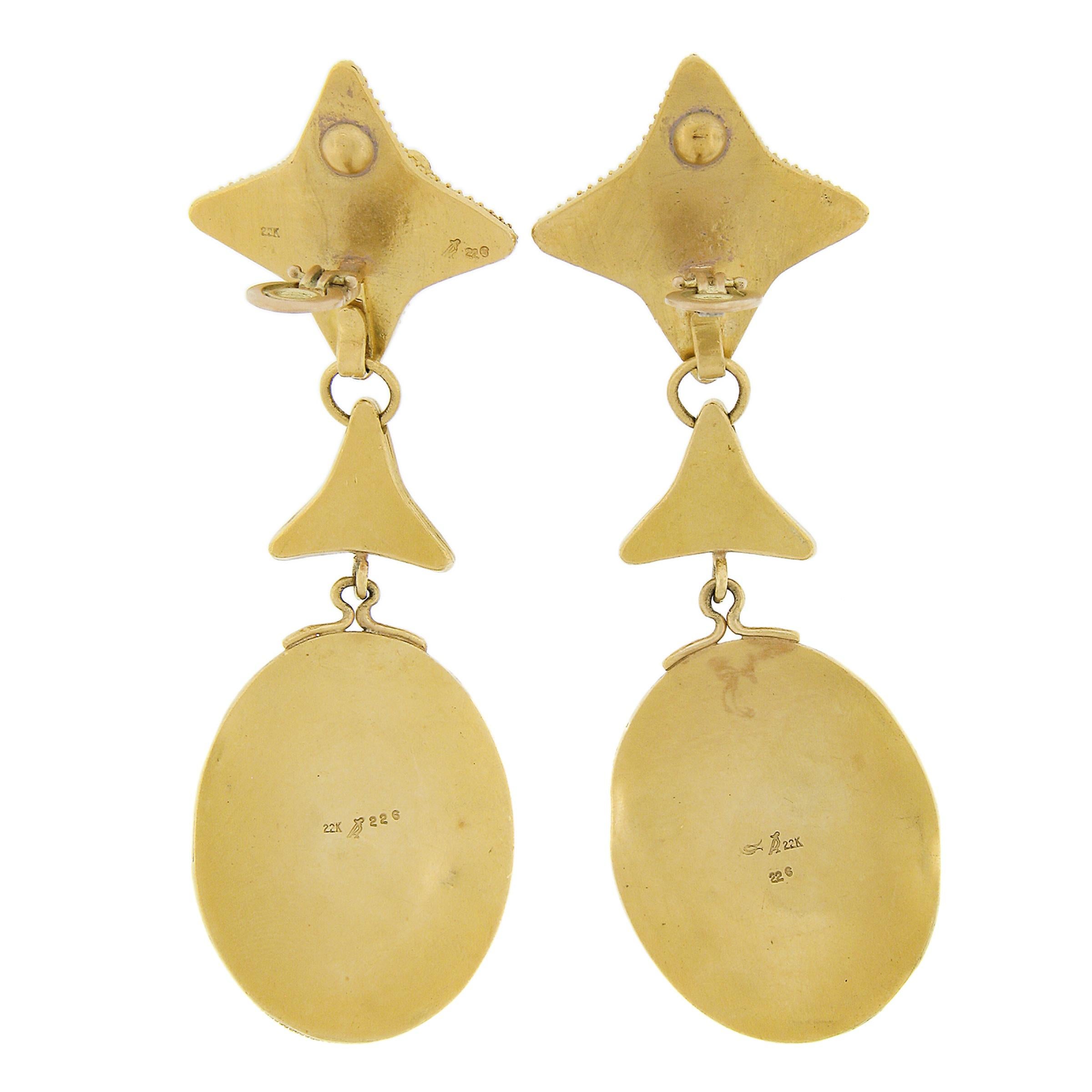 Pendants d'oreilles lustre en or 22 carats avec turquoise tourmaline perle et diamants Excellent état - En vente à Montclair, NJ