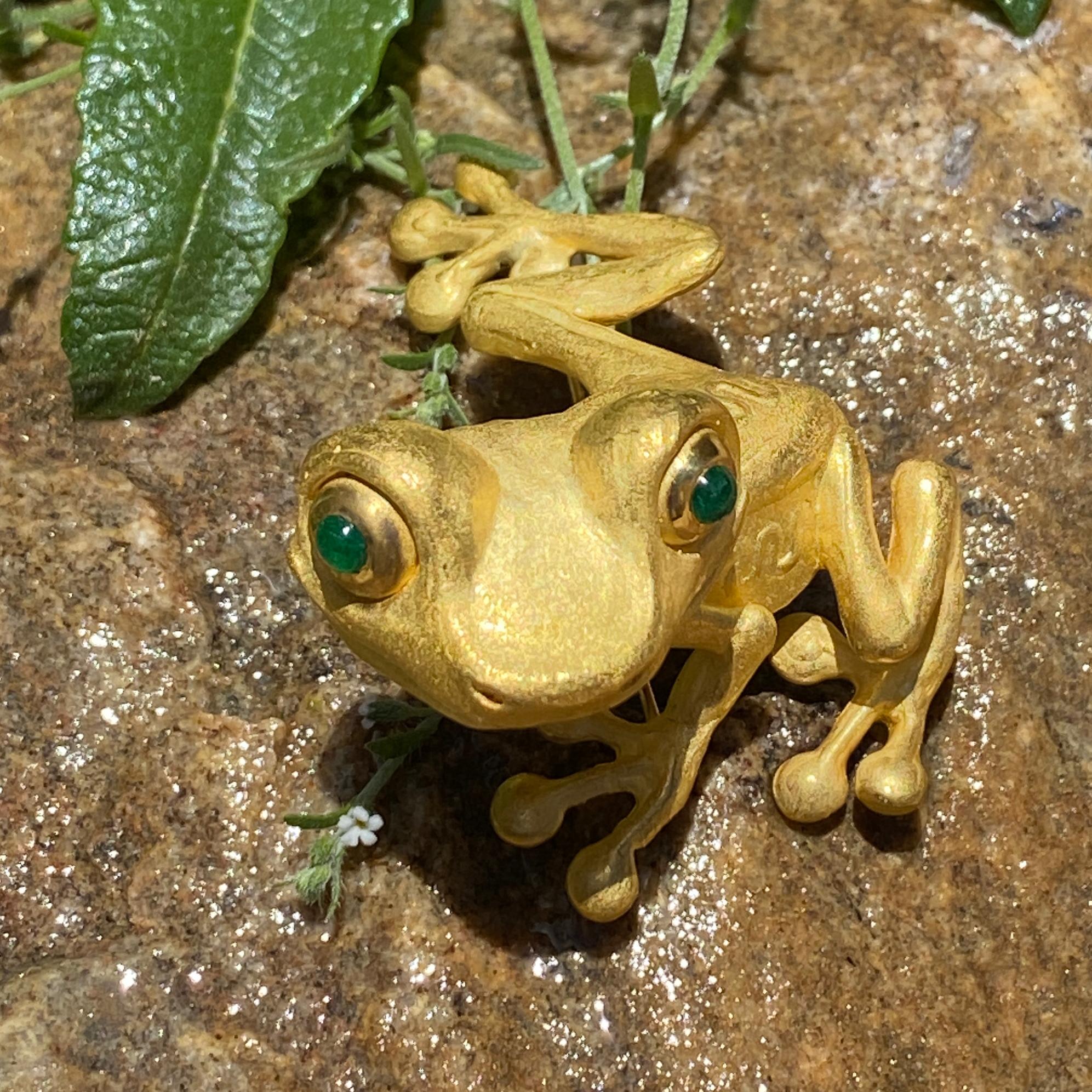 Large 22K Yellow Gold Tree Frog Brooch with Emerald Eyes 5