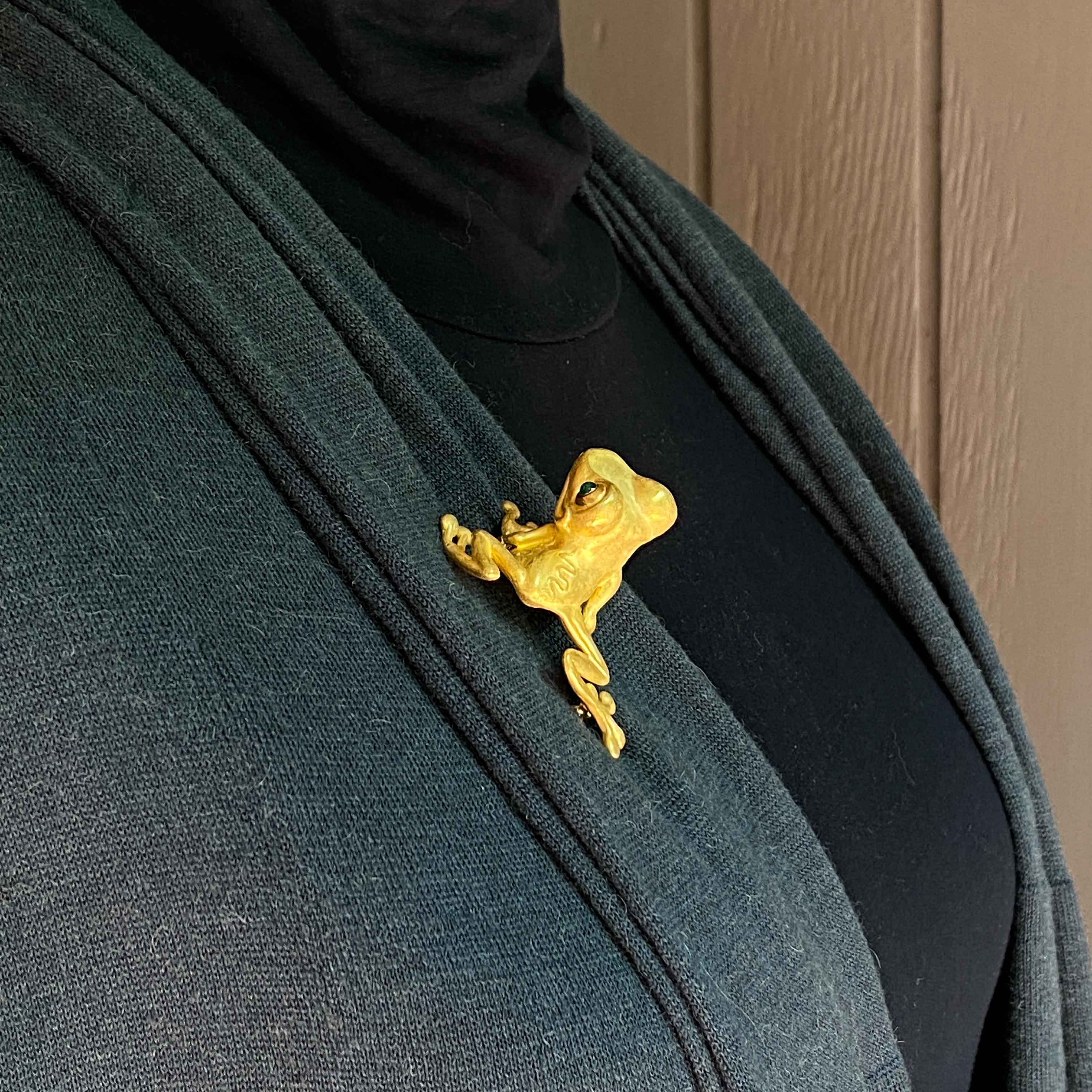 Large 22K Yellow Gold Tree Frog Brooch with Emerald Eyes 7