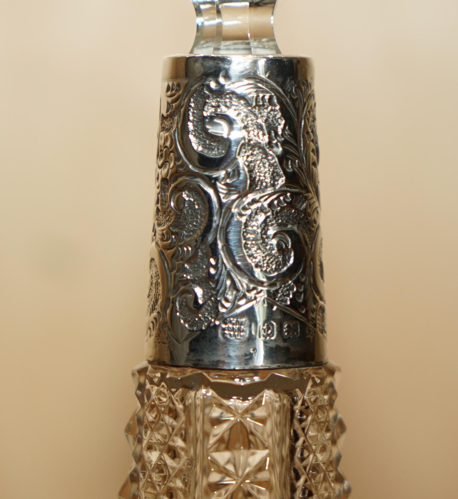 GRAN FRASCO DE PERFUME ANTiQUE 1906 23CM VIDRIO TALLADO CRISTAL PLATA ESTERLINA Inglés en venta