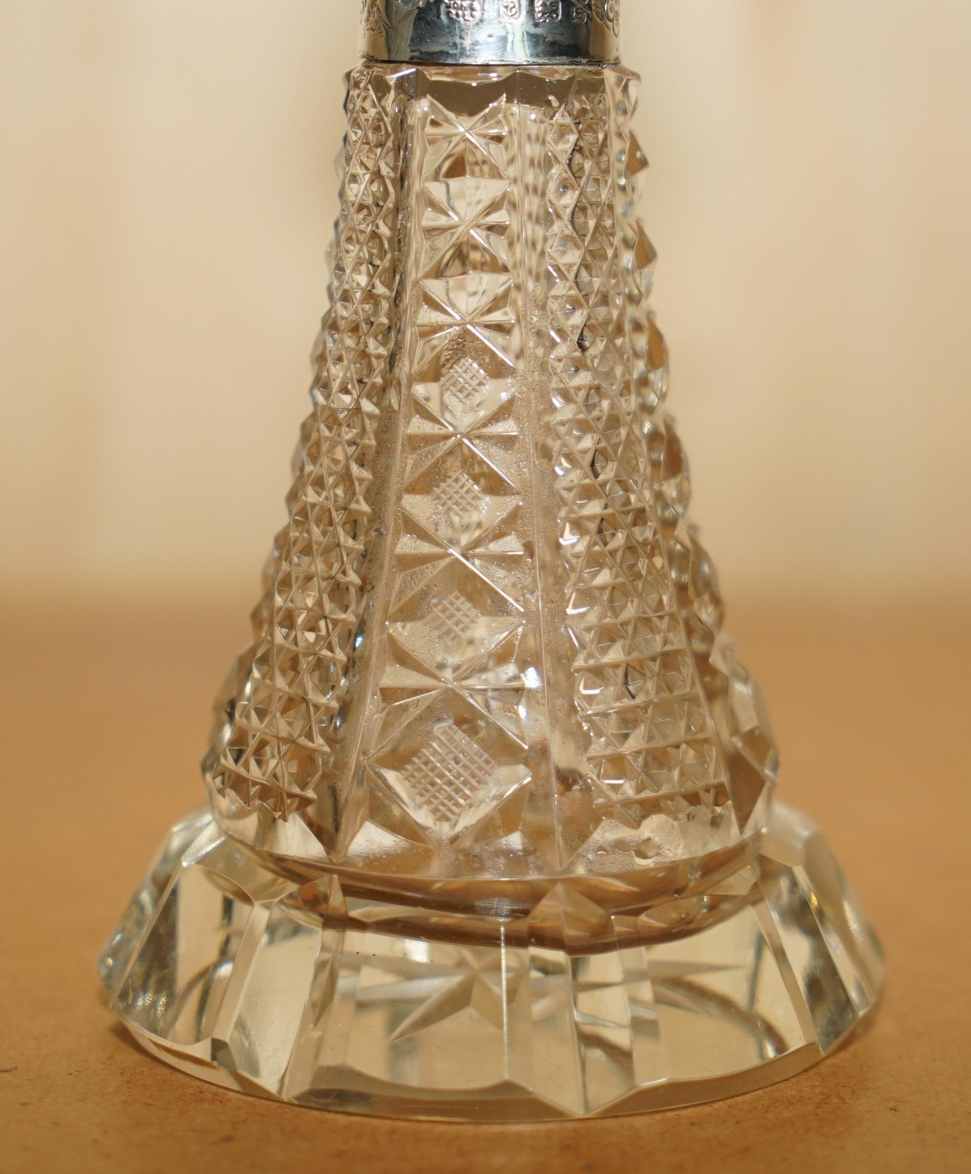 GRAN FRASCO DE PERFUME ANTiQUE 1906 23CM VIDRIO TALLADO CRISTAL PLATA ESTERLINA Hecho a mano en venta