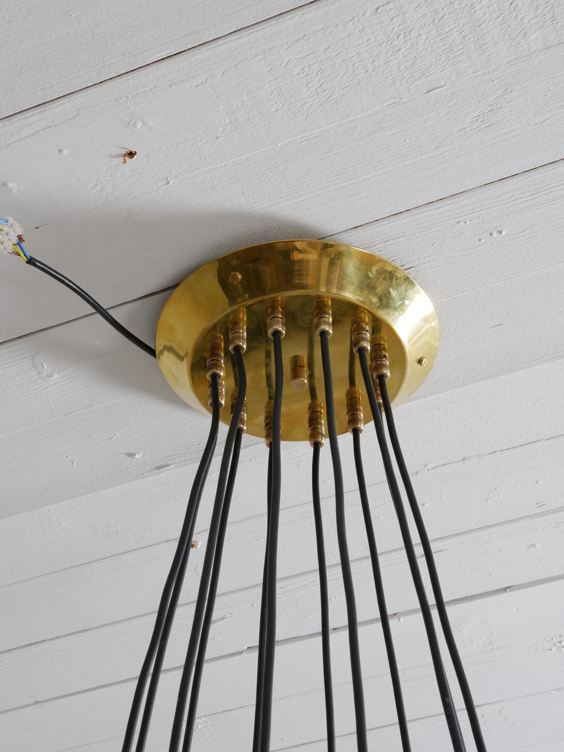 Brass Large 24 light Stilnovo 'Shanghi' style chandelier  For Sale