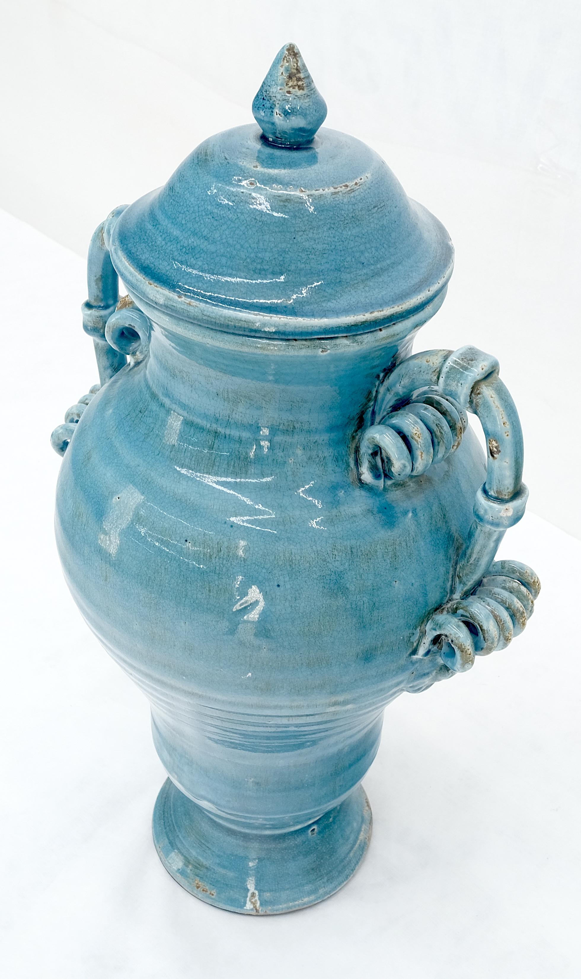 Grande vaso in stile urna in ceramica Burmantofts con smalto blu e coperchio, alto 24