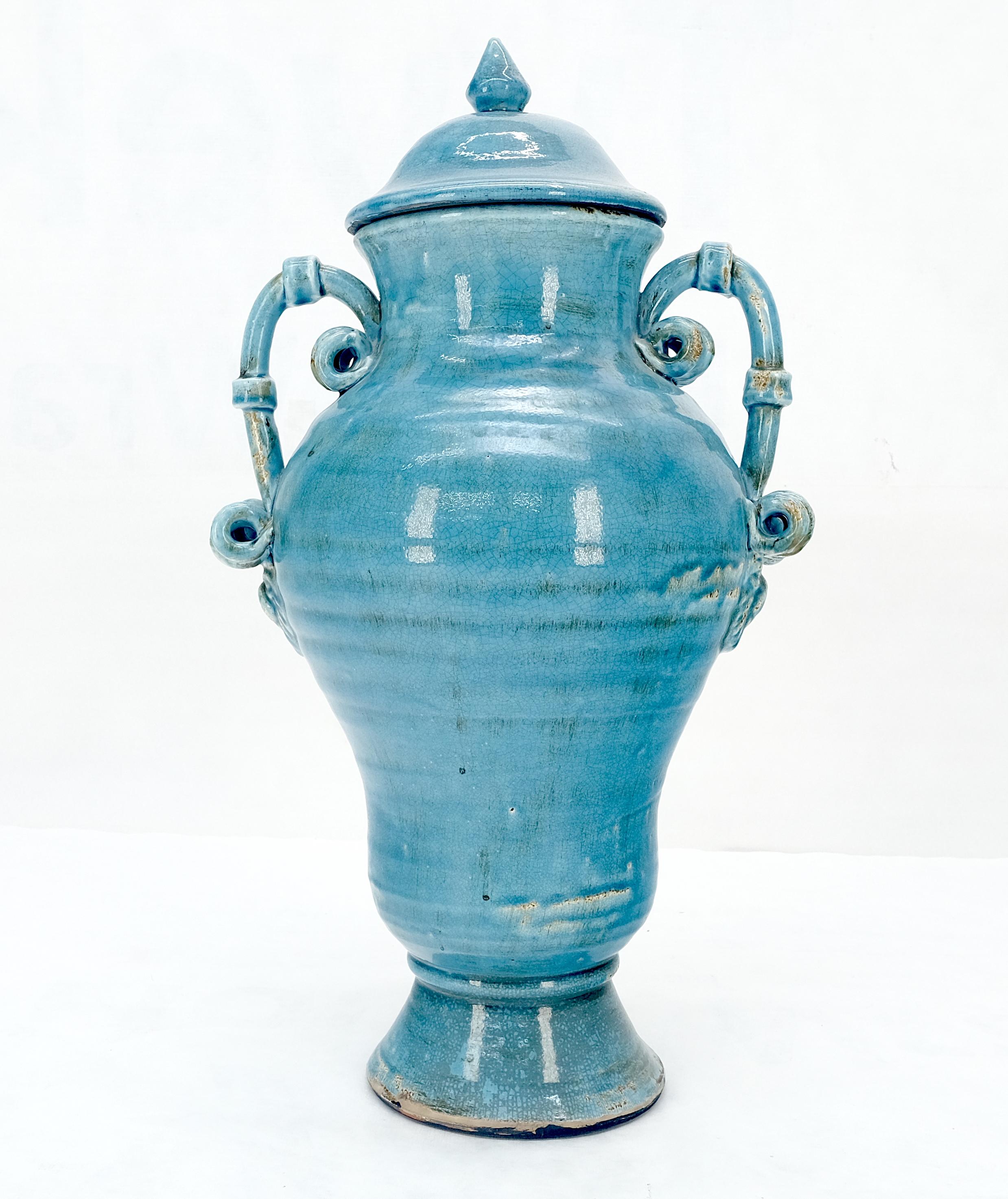Art Nouveau Grande vaso in stile urna in ceramica Burmantofts con smalto blu e coperchio, alto 24