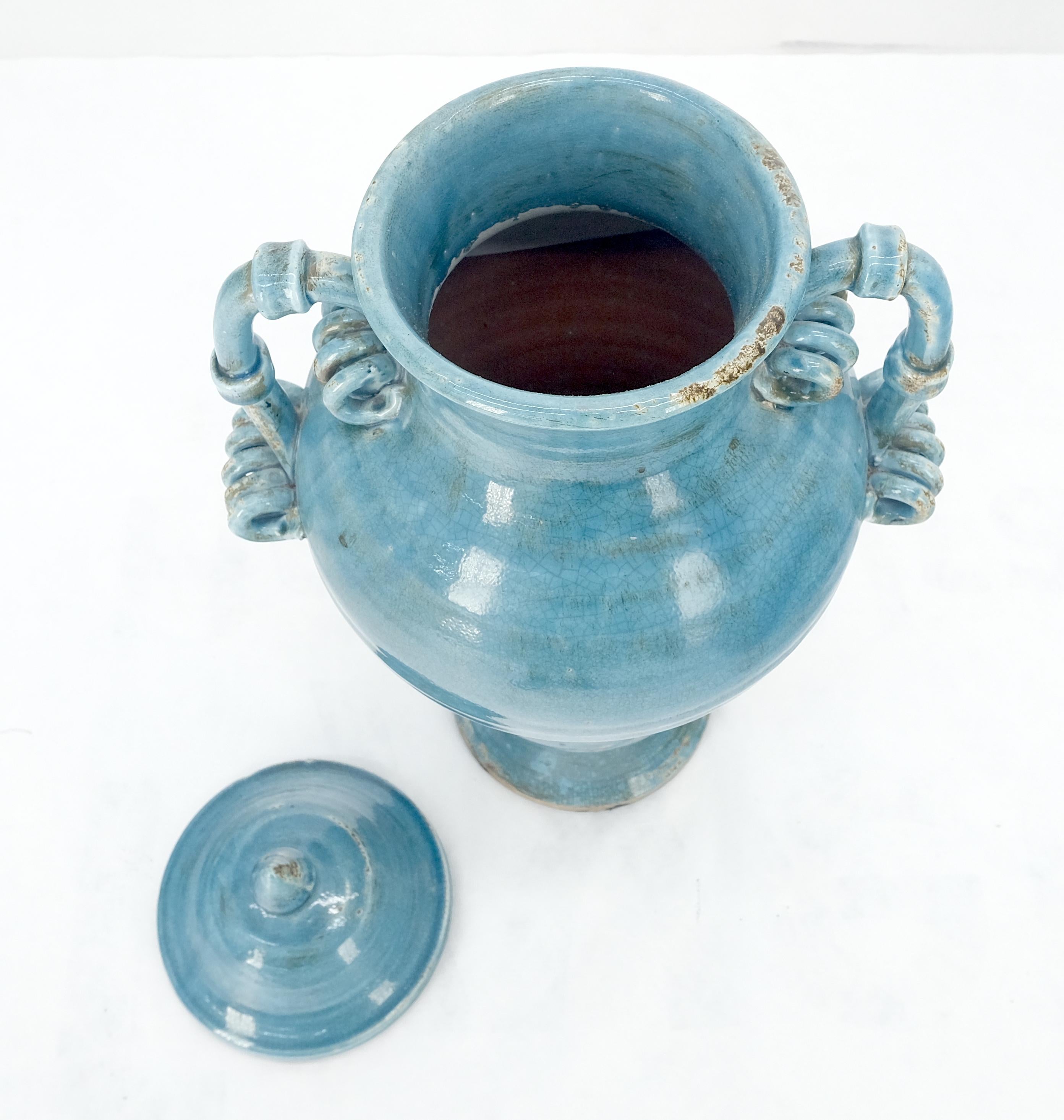 Ceramica Grande vaso in stile urna in ceramica Burmantofts con smalto blu e coperchio, alto 24