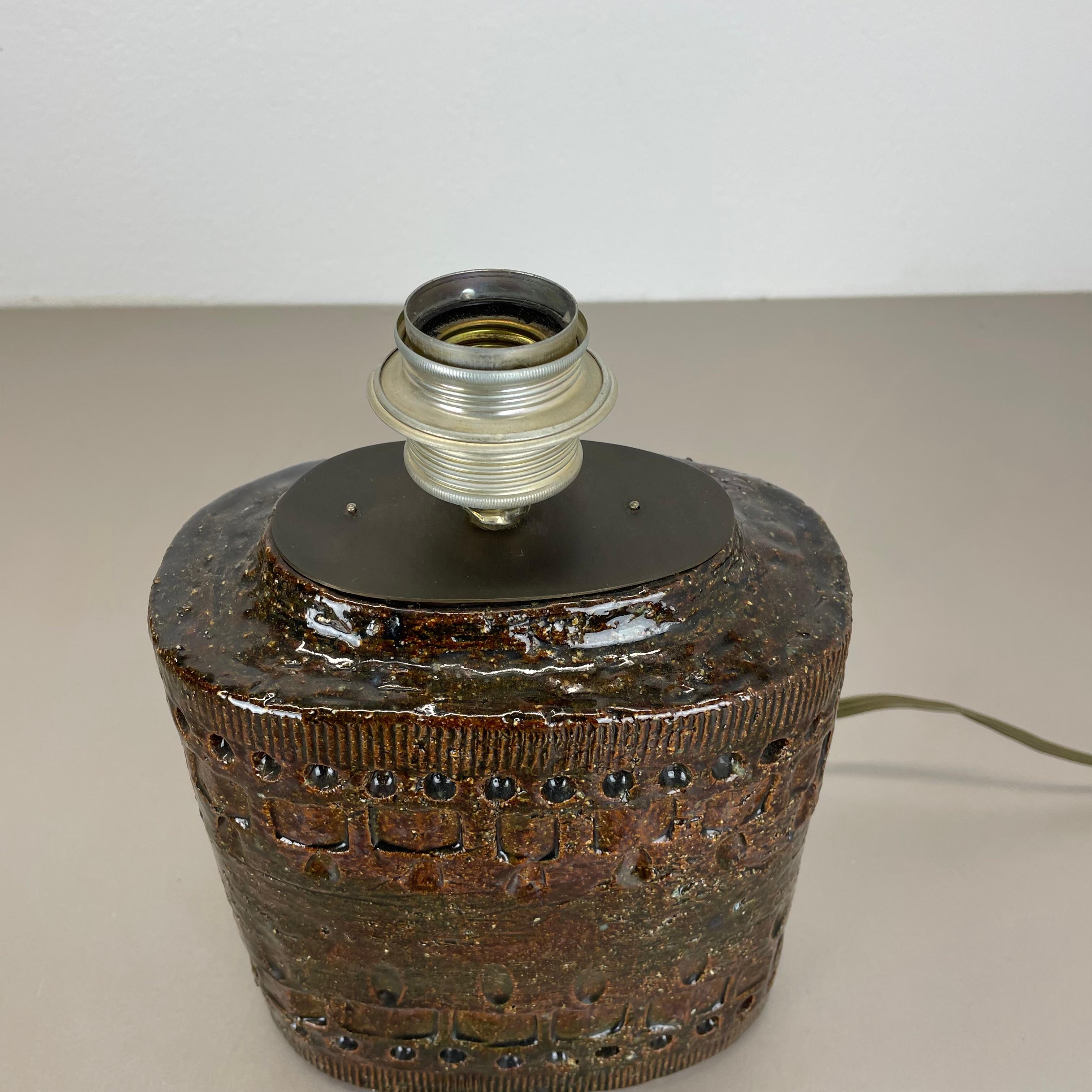 Grande lampe de bureau en céramique à motif abstrait de 25 cm attribuée à Bitossi, Italie, 1970 Bon état - En vente à Kirchlengern, DE