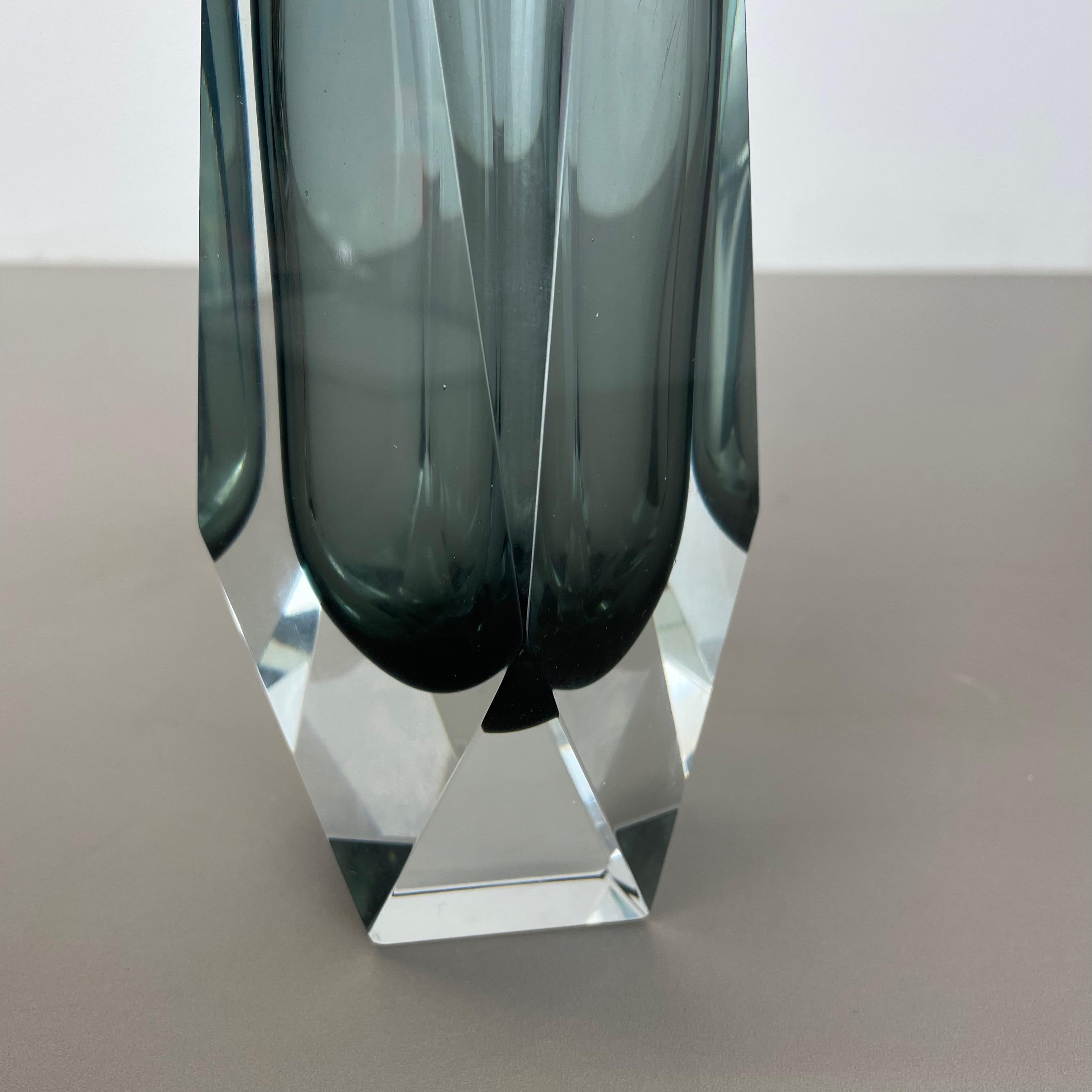 Grand vase Sommerso en verre de Murano gris de 25 cm attribué à Flavio Poli, Italie, 1970 en vente 9