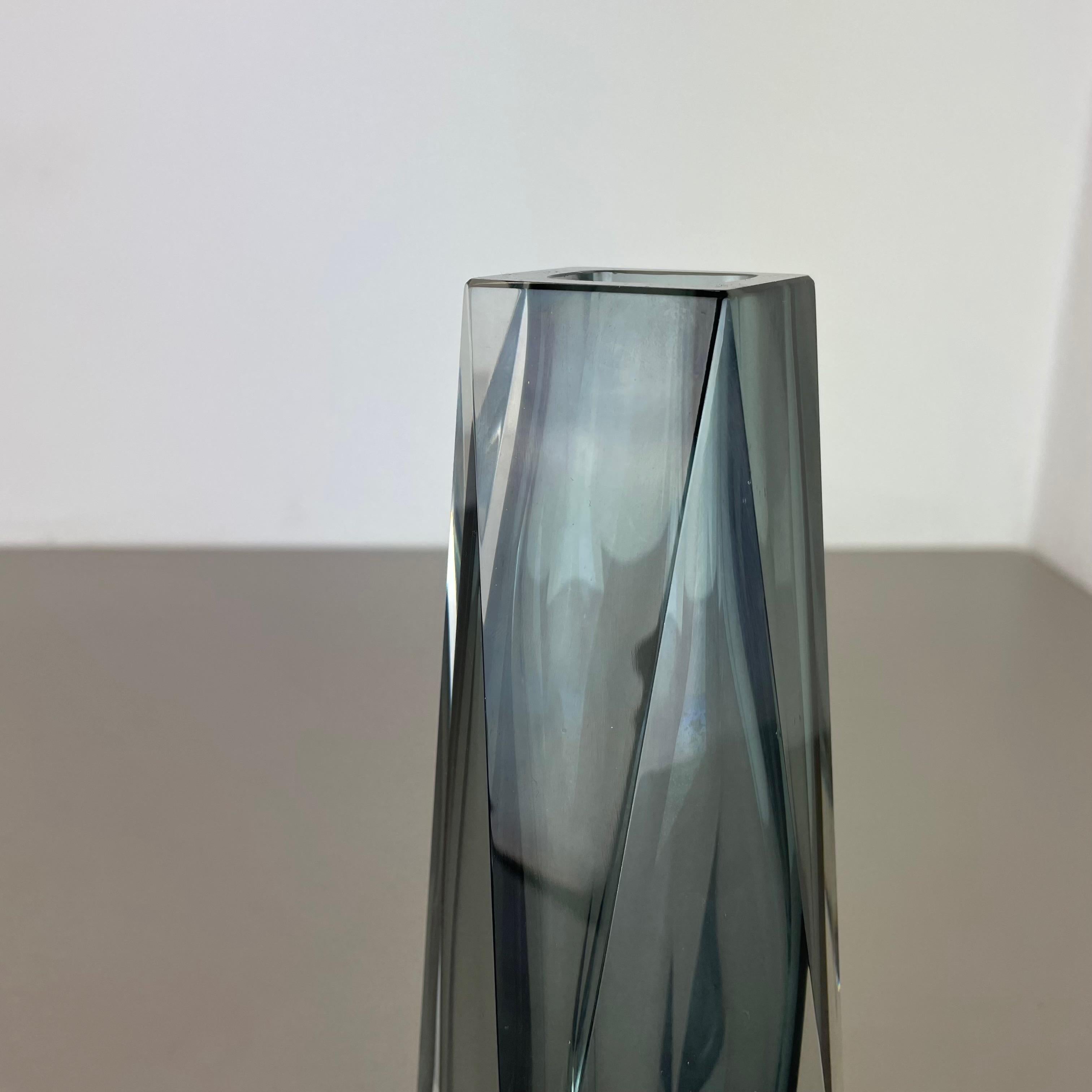 Verre de Murano Grand vase Sommerso en verre de Murano gris de 25 cm attribué à Flavio Poli, Italie, 1970 en vente