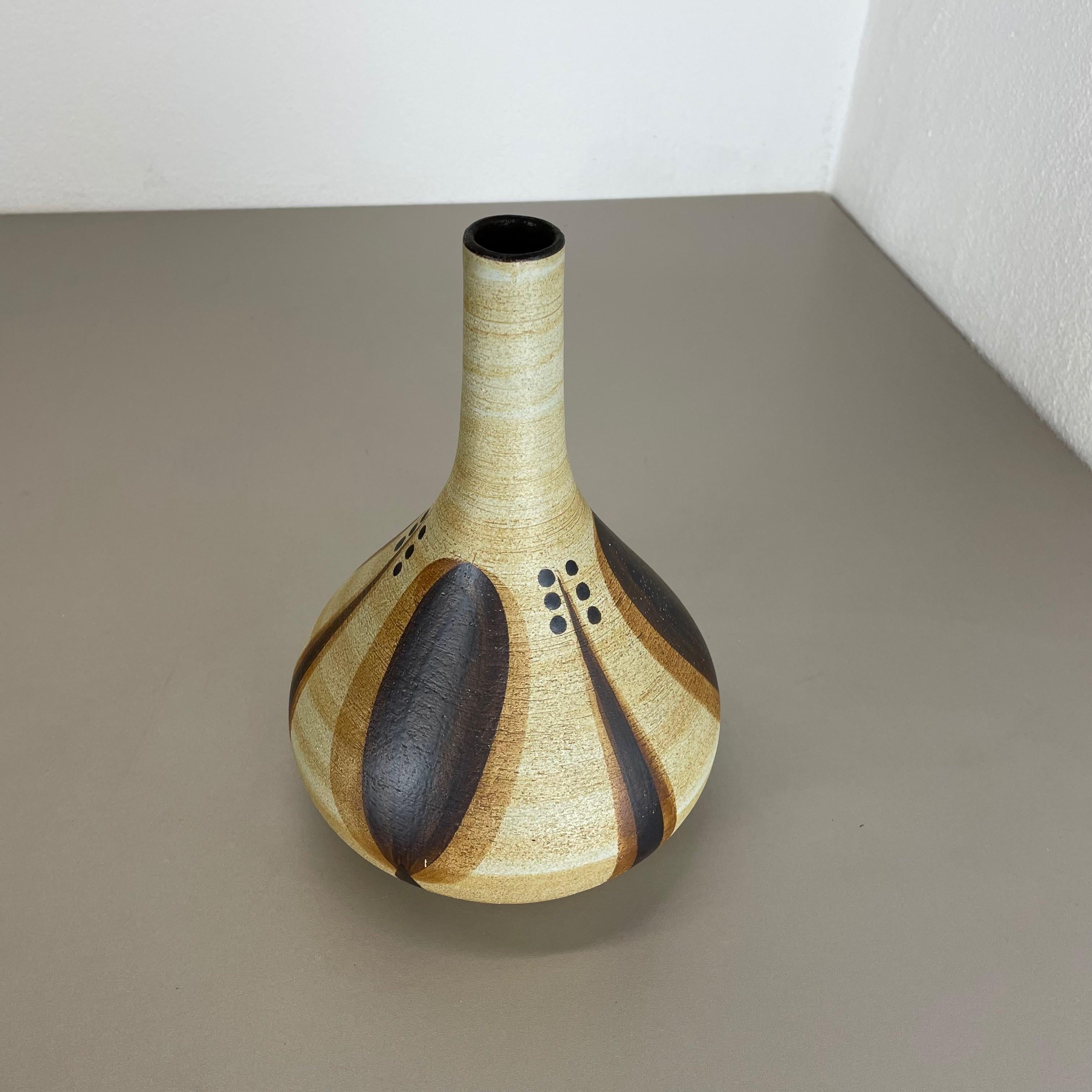 Grand vase moderniste de 25 cm Sculpture Peter Müller pour Sgrafo Modern, Allemagne 1970 Bon état - En vente à Kirchlengern, DE