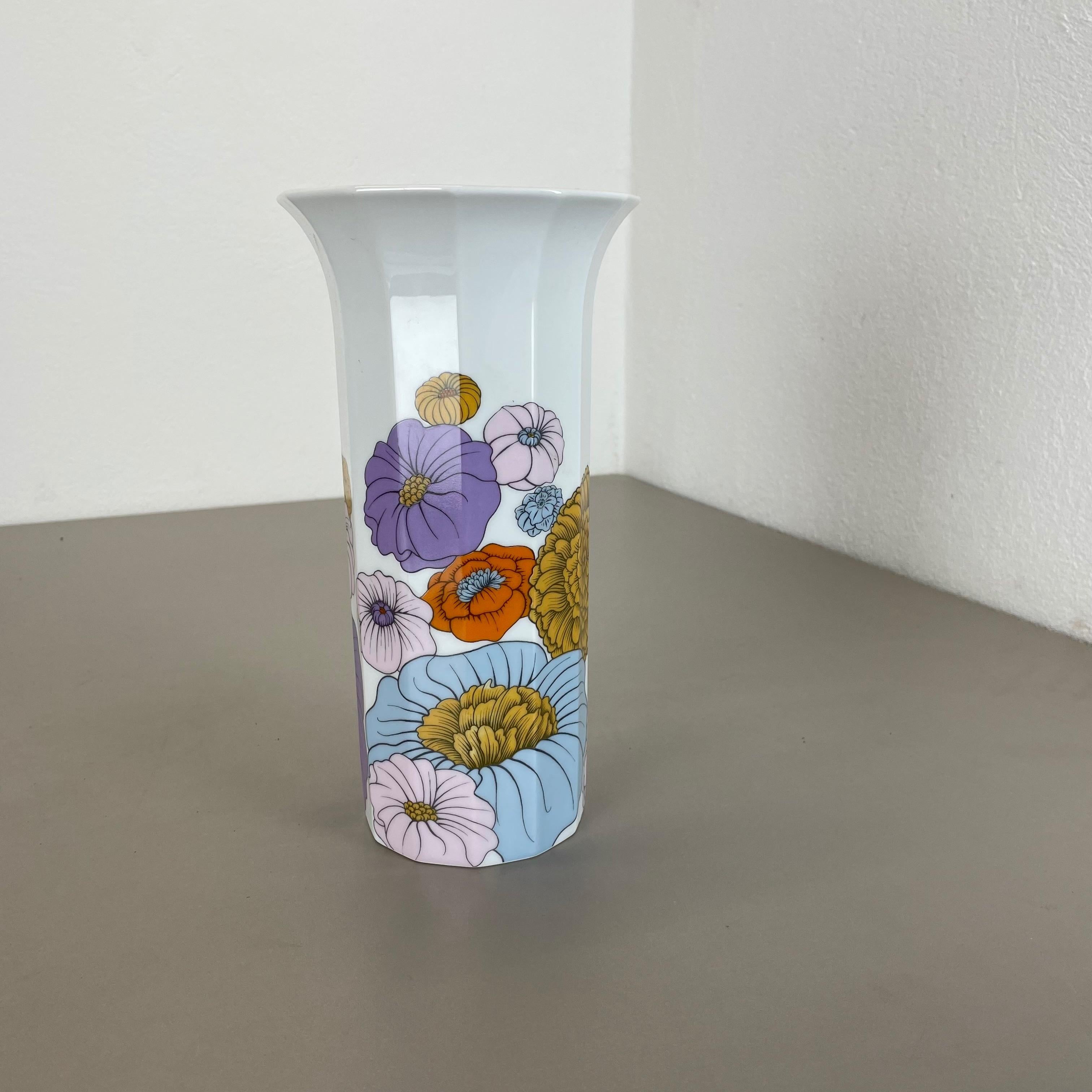 Article:

Op Art porcelain vase


Producer:

Rosenthal, Germany


Designer:

Björn Wiinblad



Decade:

1970s





This original vintage Op Art vase was produced in the 1970s in Germany by Rosenthal. It is made of porcelain