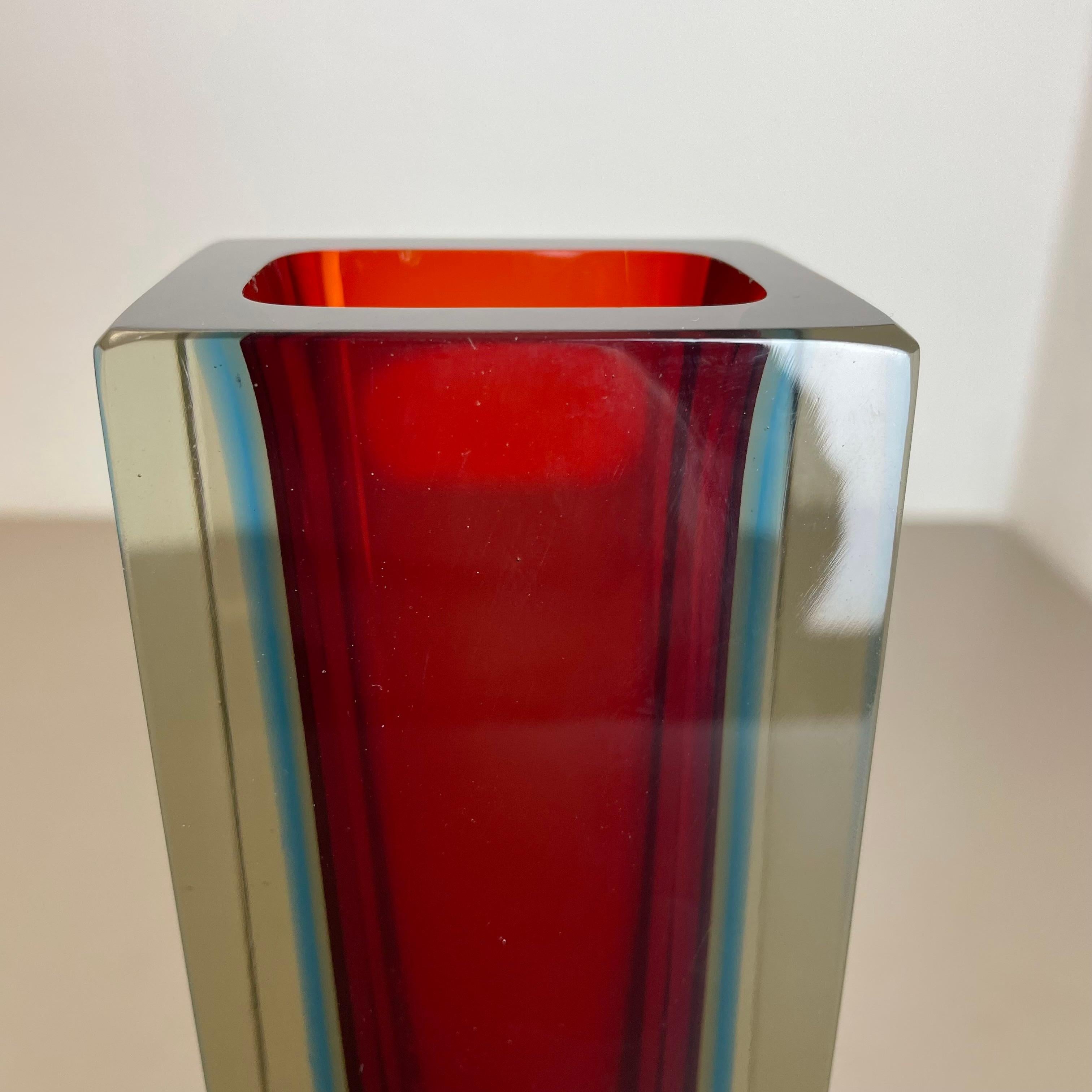 Grand vase cubique de 26 cm et 2 kg en verre Murano Glass Sommerso Attr. de Flavio Poli, Italie, 1970 en vente 3