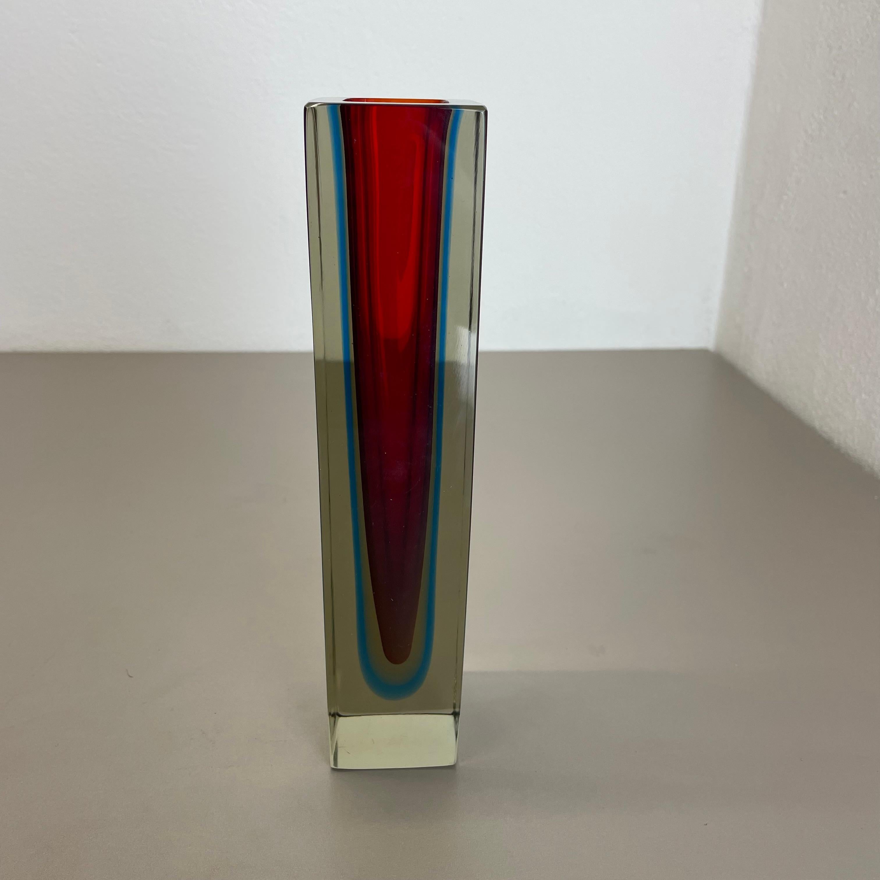 Grand vase cubique de 26 cm et 2 kg en verre Murano Glass Sommerso Attr. de Flavio Poli, Italie, 1970 en vente 9