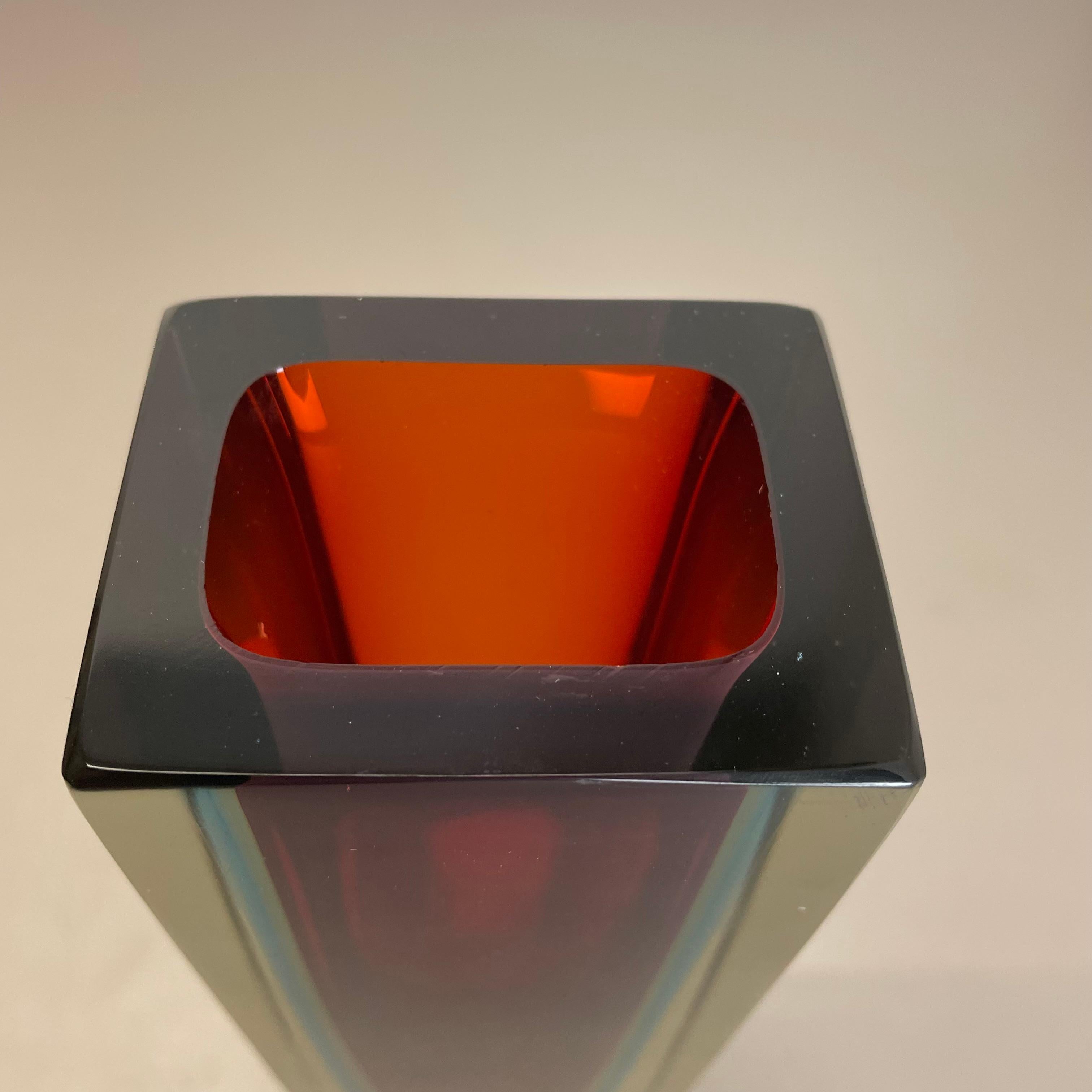 große 26cm 2kg Murano Glass Sommerso Würfelvase Flavio Poli Attr., Italien, 1970 (20. Jahrhundert) im Angebot