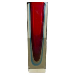 Grand vase cubique de 26 cm et 2 kg en verre Murano Glass Sommerso Attr. de Flavio Poli, Italie, 1970