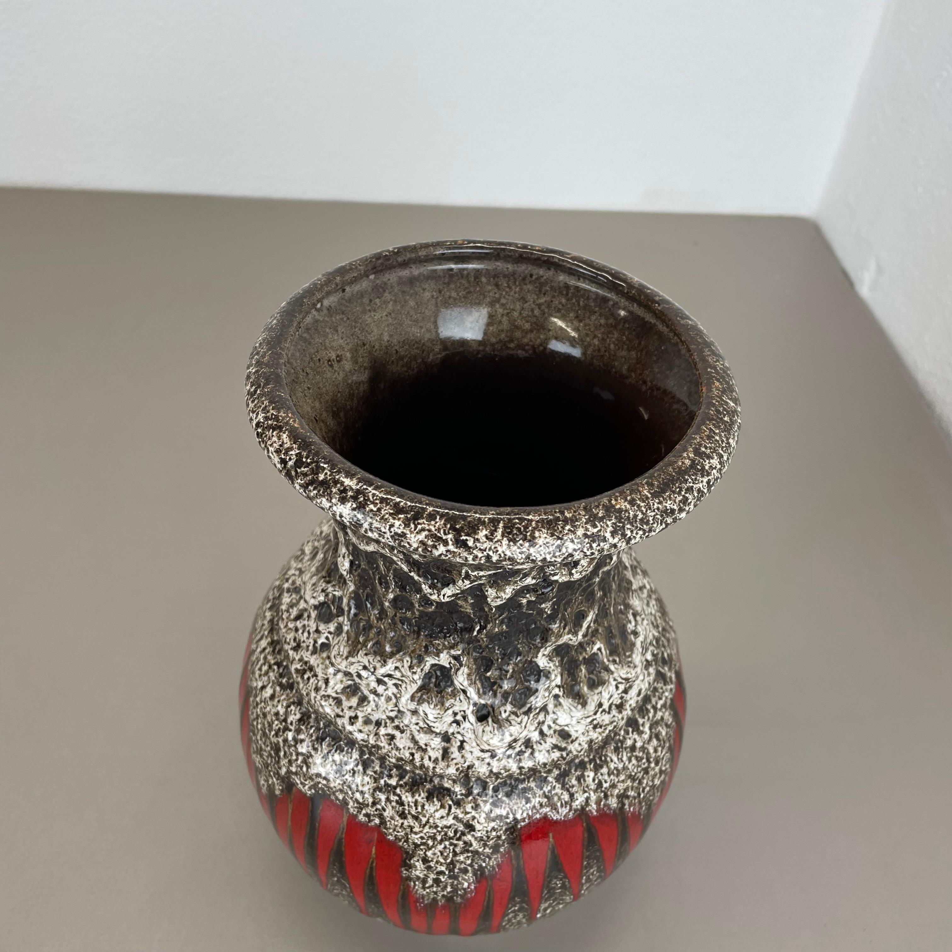 large 26cm Zig Zag Lora Pottery Fat Lava Vase by Scheurich, Germany, 1970s In Good Condition For Sale In Kirchlengern, DE