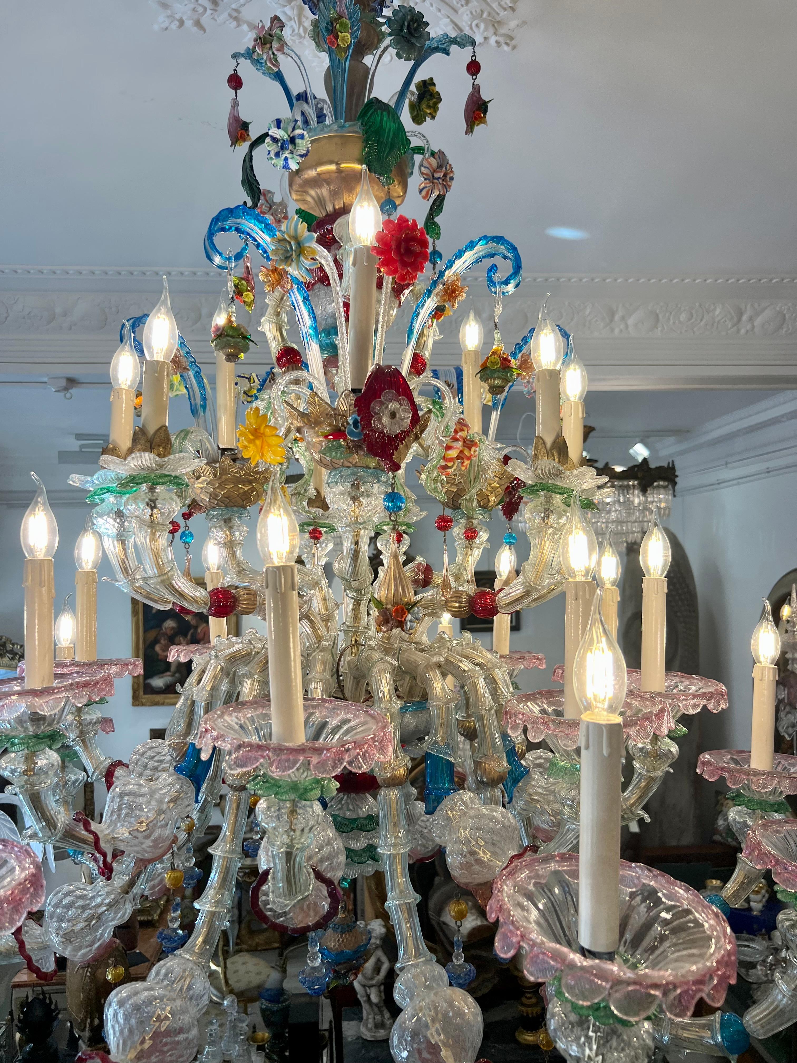 Baroque Large 27-lights Venetian Palace Chandelier in Glass, Murano, Italy, early 20th
