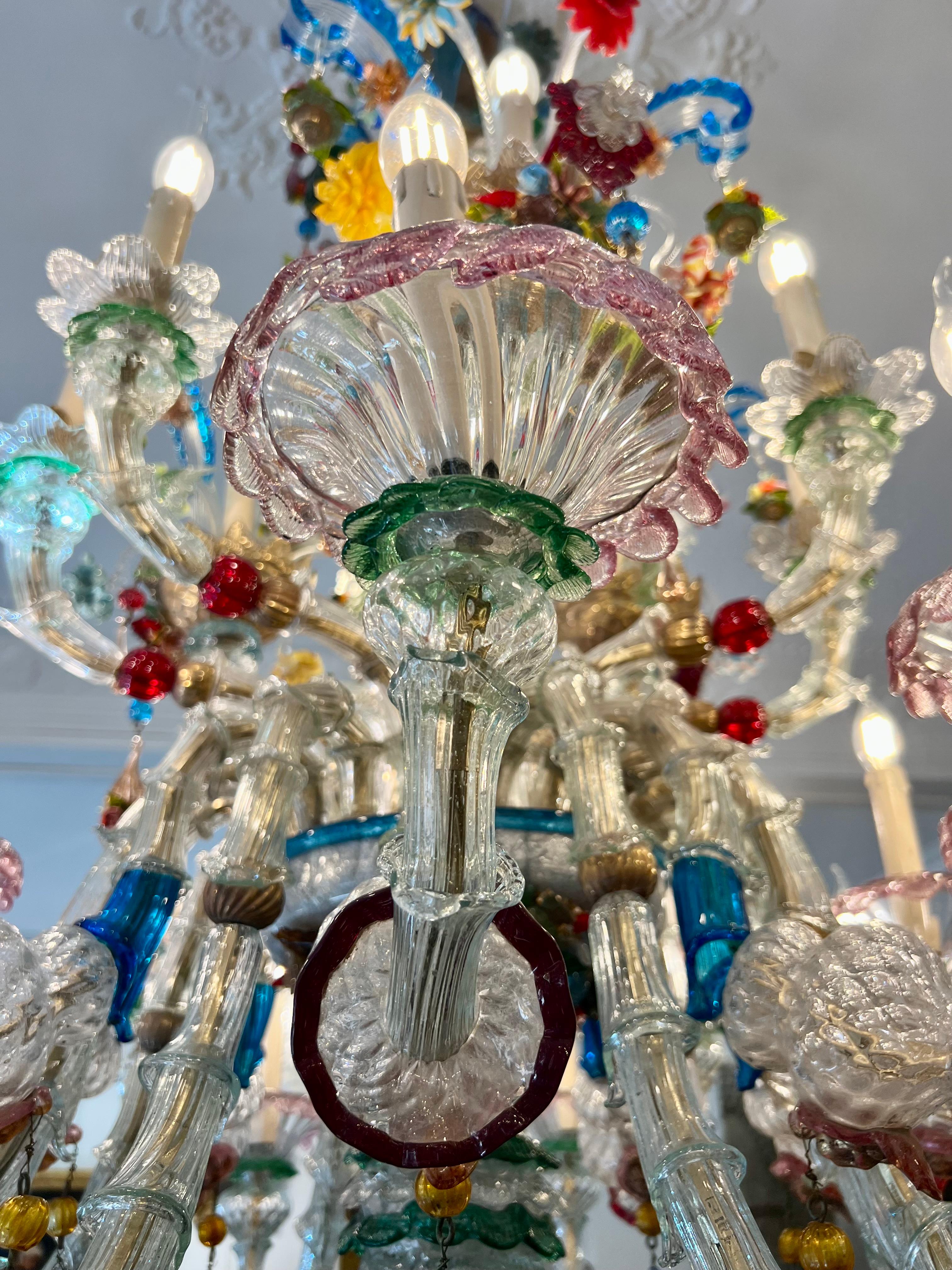 Italian Large 27-lights Venetian Palace Chandelier in Glass, Murano, Italy, early 20th