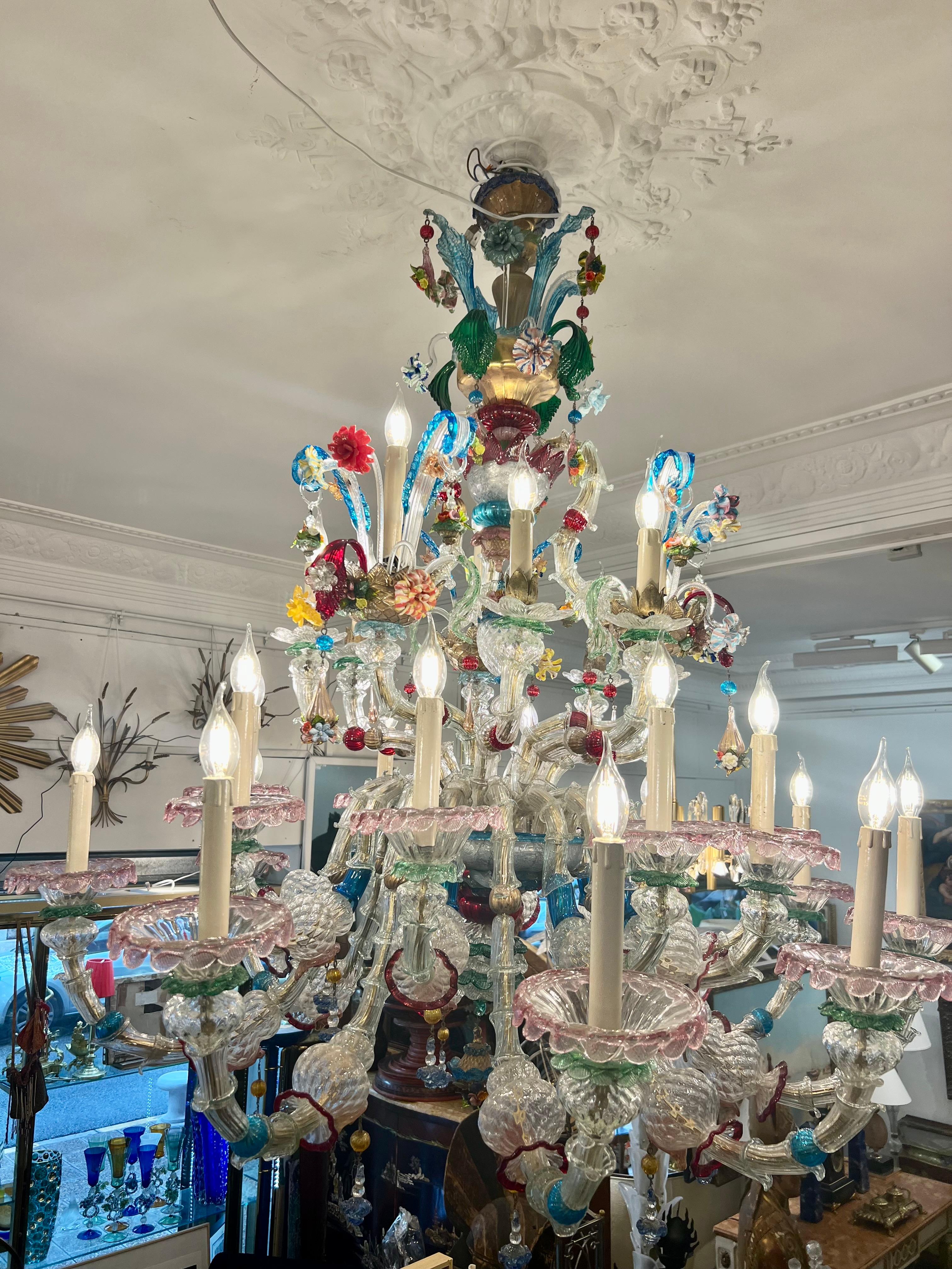 Polychromed Large 27-lights Venetian Palace Chandelier in Glass, Murano, Italy, early 20th