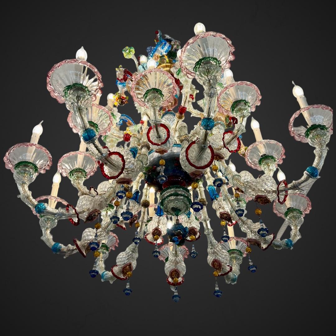 Large 27-lights Venetian Palace Chandelier in Glass, Murano, Italy, early 20th In Good Condition In NICE, FR
