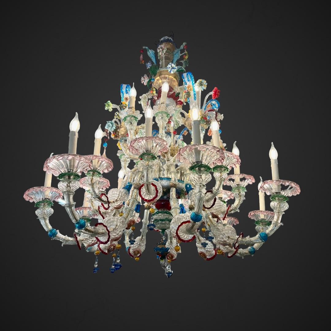 20th Century Large 27-lights Venetian Palace Chandelier in Glass, Murano, Italy, early 20th
