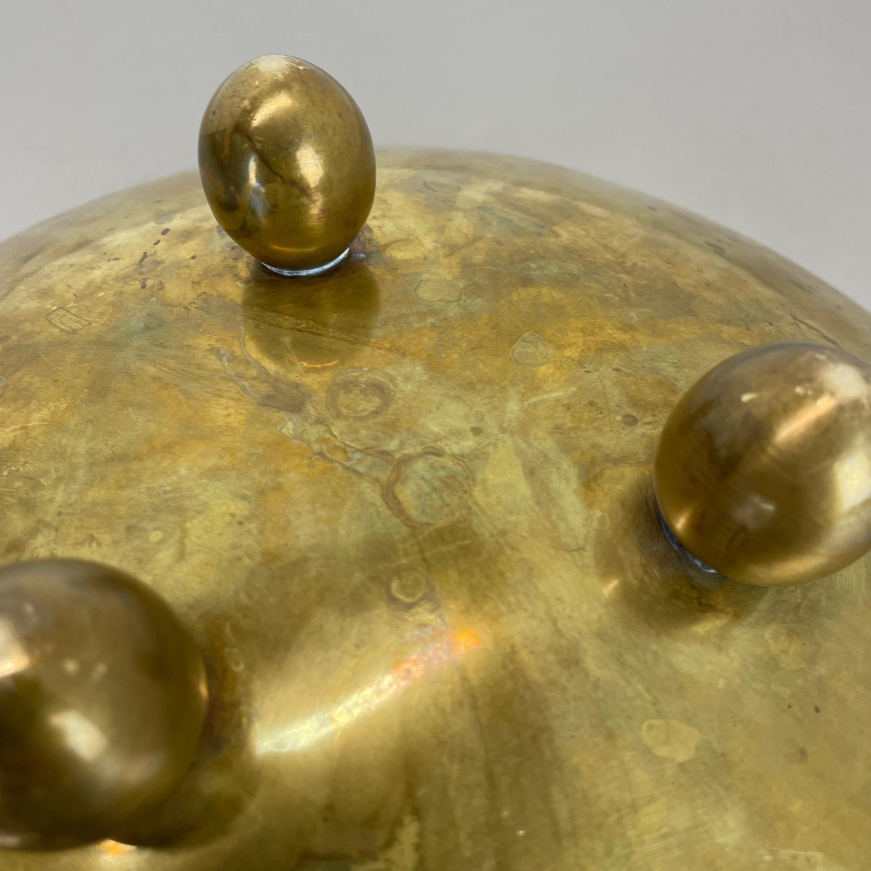 Großes 27cm Messing handgefertigtes Muschelplatten-Schreibtischelement im Auböck-Stil, Österreich, 1950er Jahre im Angebot 11