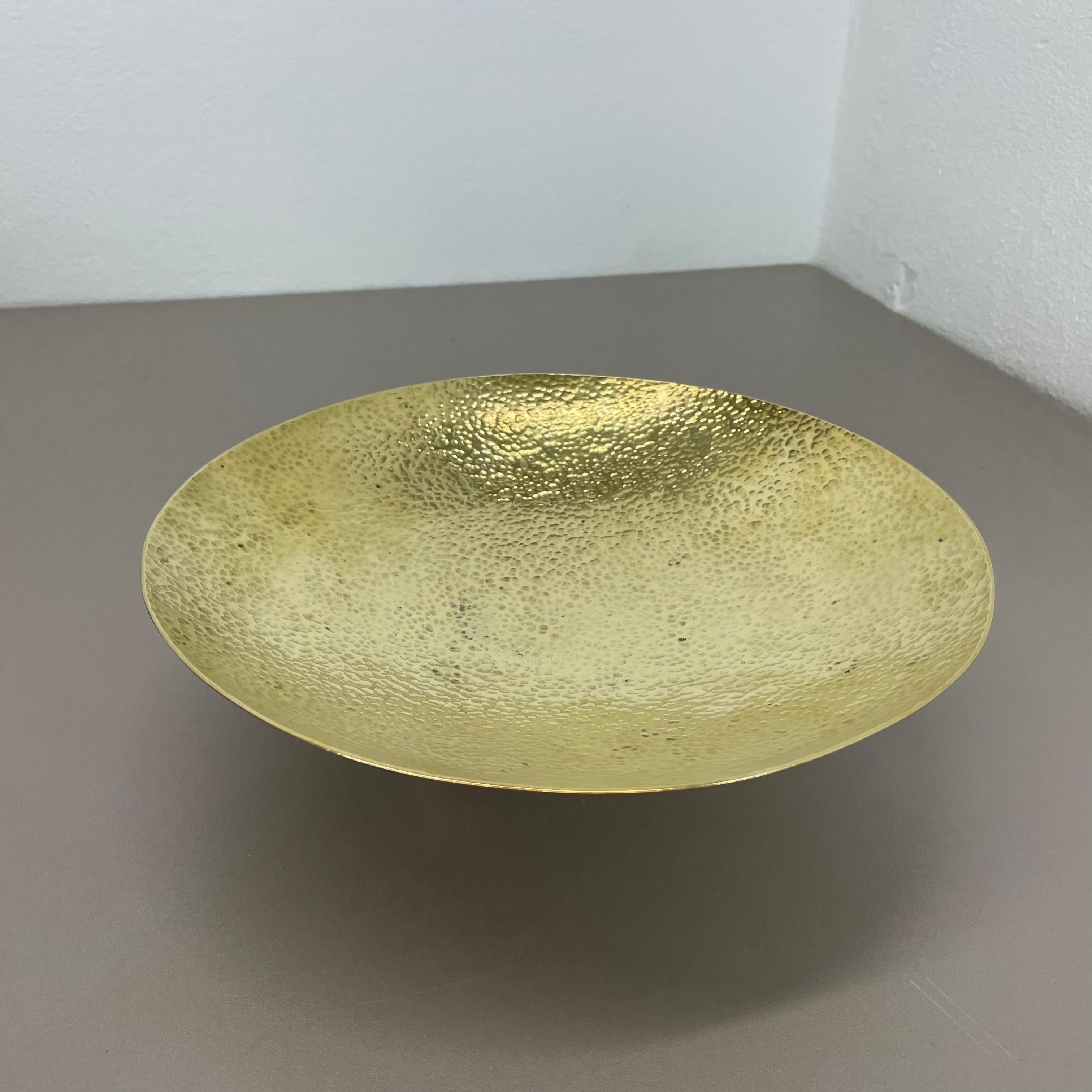 Großes 27cm Messing handgefertigtes Muschelplatten-Schreibtischelement im Auböck-Stil, Österreich, 1950er Jahre (Österreichisch) im Angebot