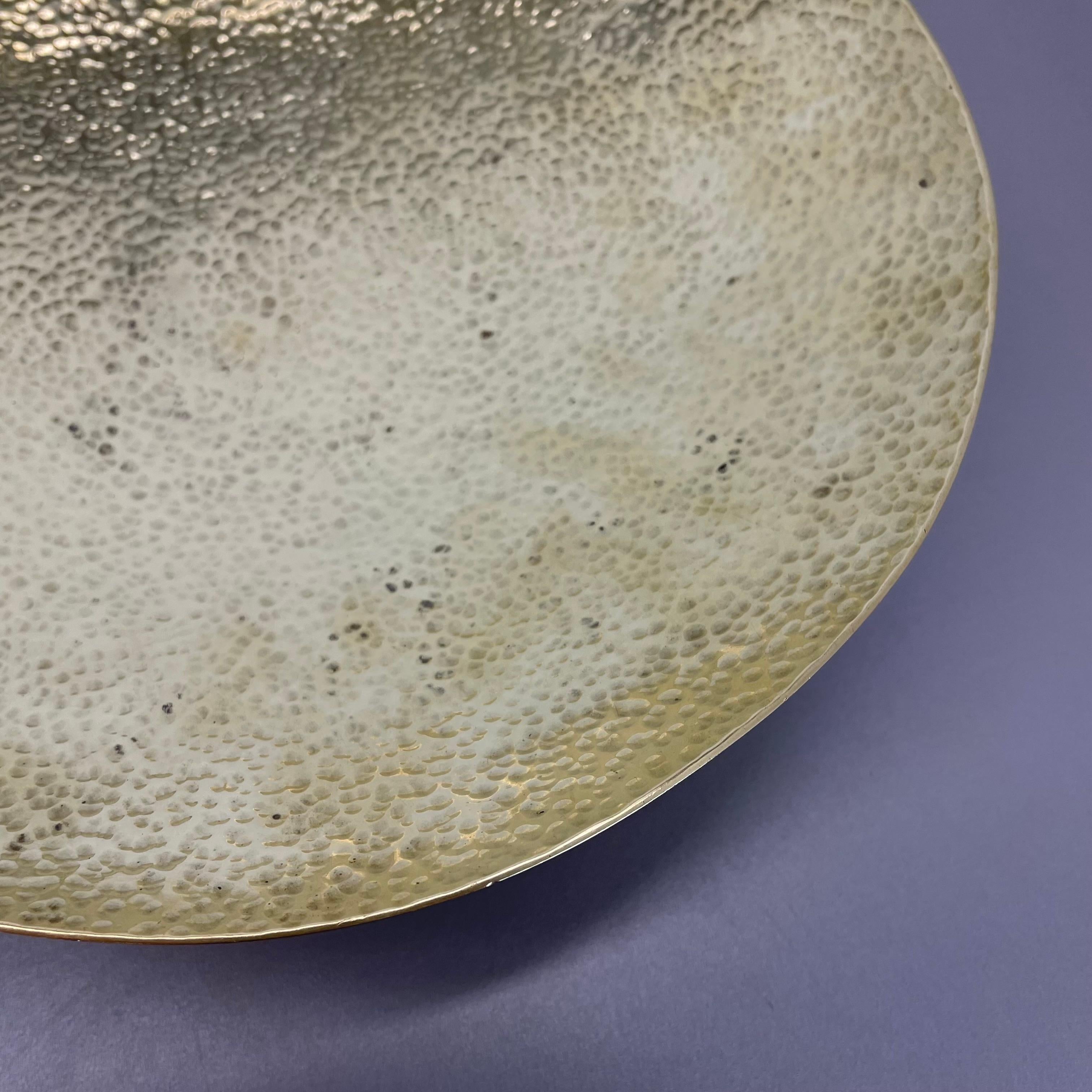 Großes 27cm Messing handgefertigtes Muschelplatten-Schreibtischelement im Auböck-Stil, Österreich, 1950er Jahre im Angebot 2