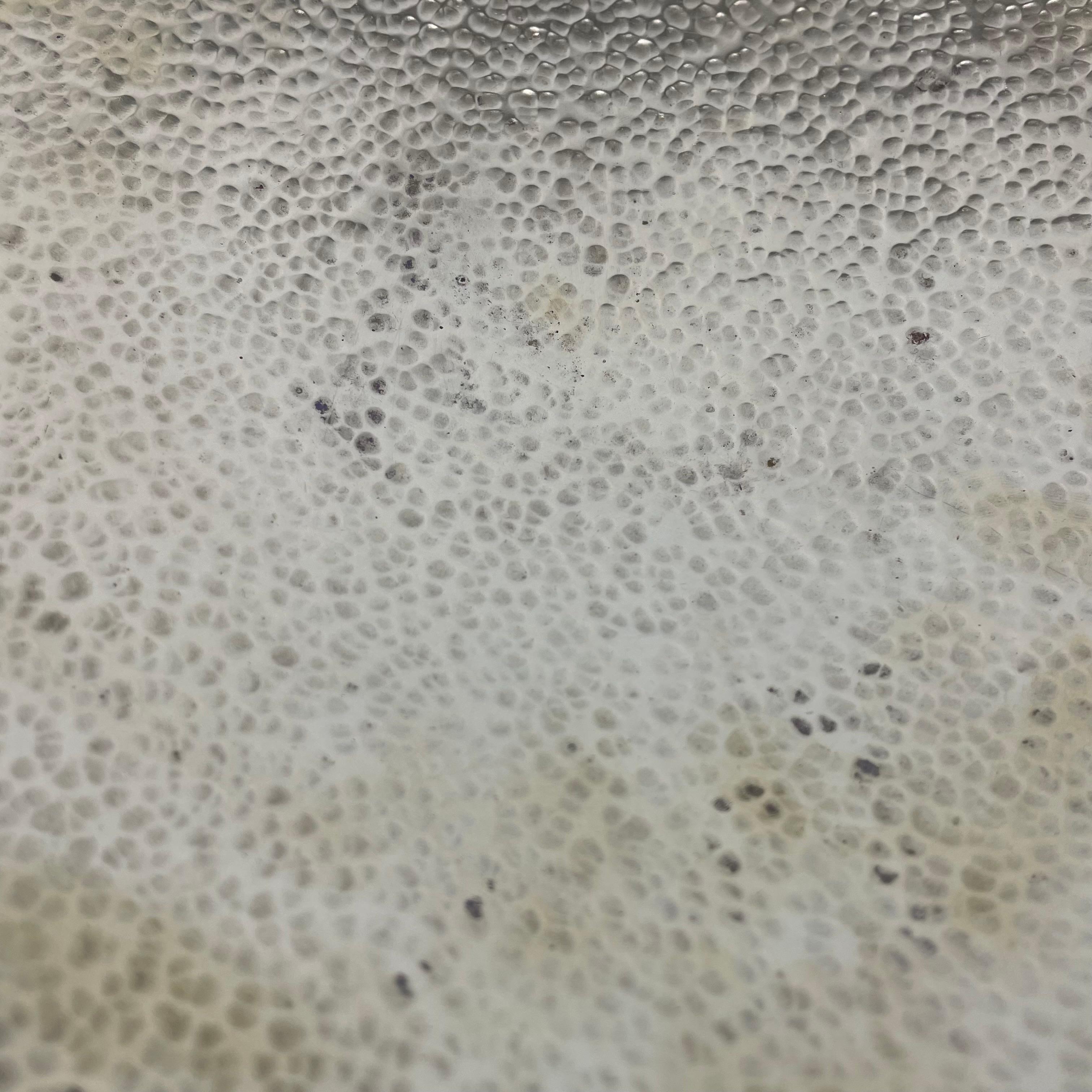 Großes 27cm Messing handgefertigtes Muschelplatten-Schreibtischelement im Auböck-Stil, Österreich, 1950er Jahre im Angebot 3