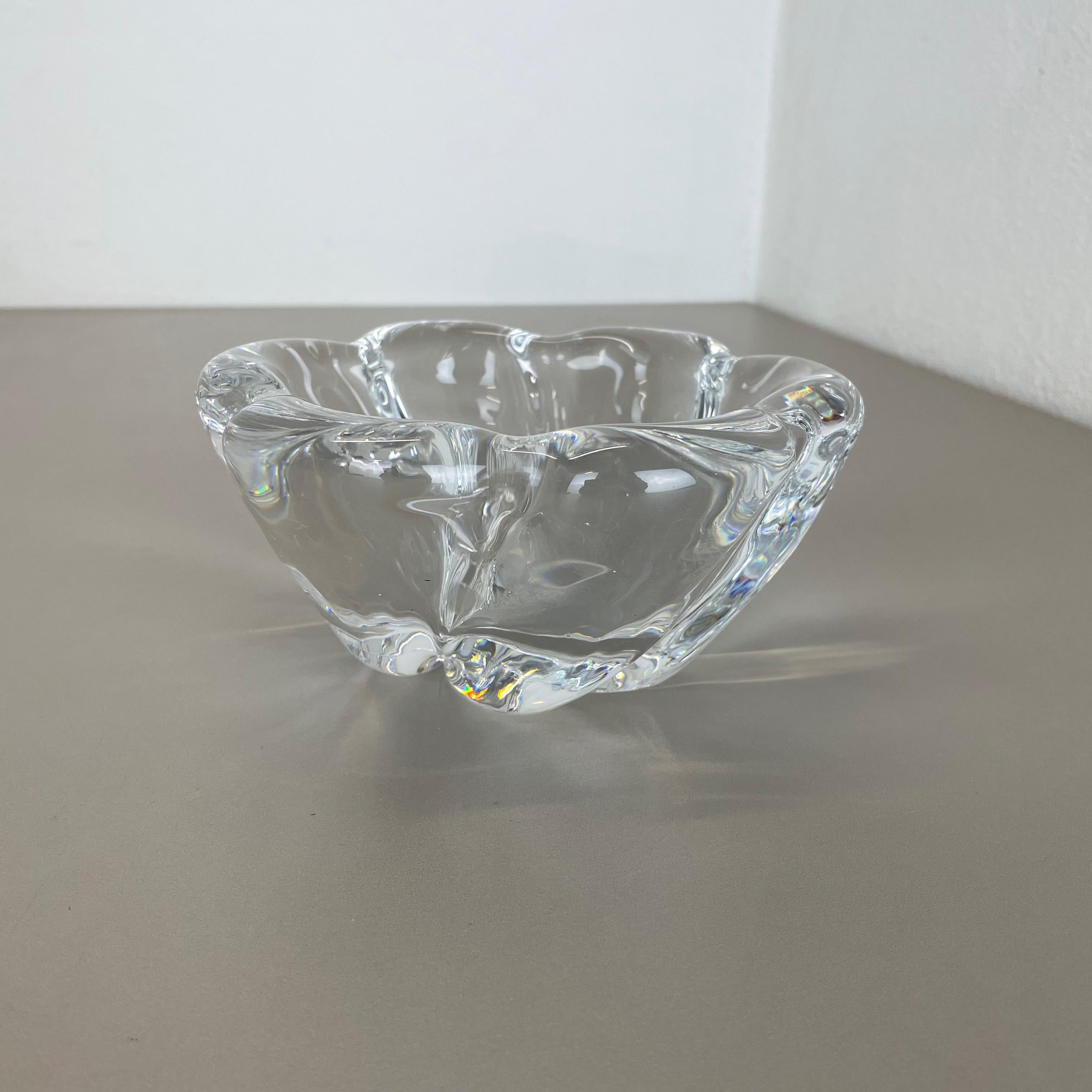 Article:

Glass shell bowl, ashtray


Producer:

 Orrefors, Sweden (marked underneath the stand)

Age:

1970s


Description:

Wonderful heavy glass elements designed and produced by Orrefors in Sweden in the 1970s. the element was