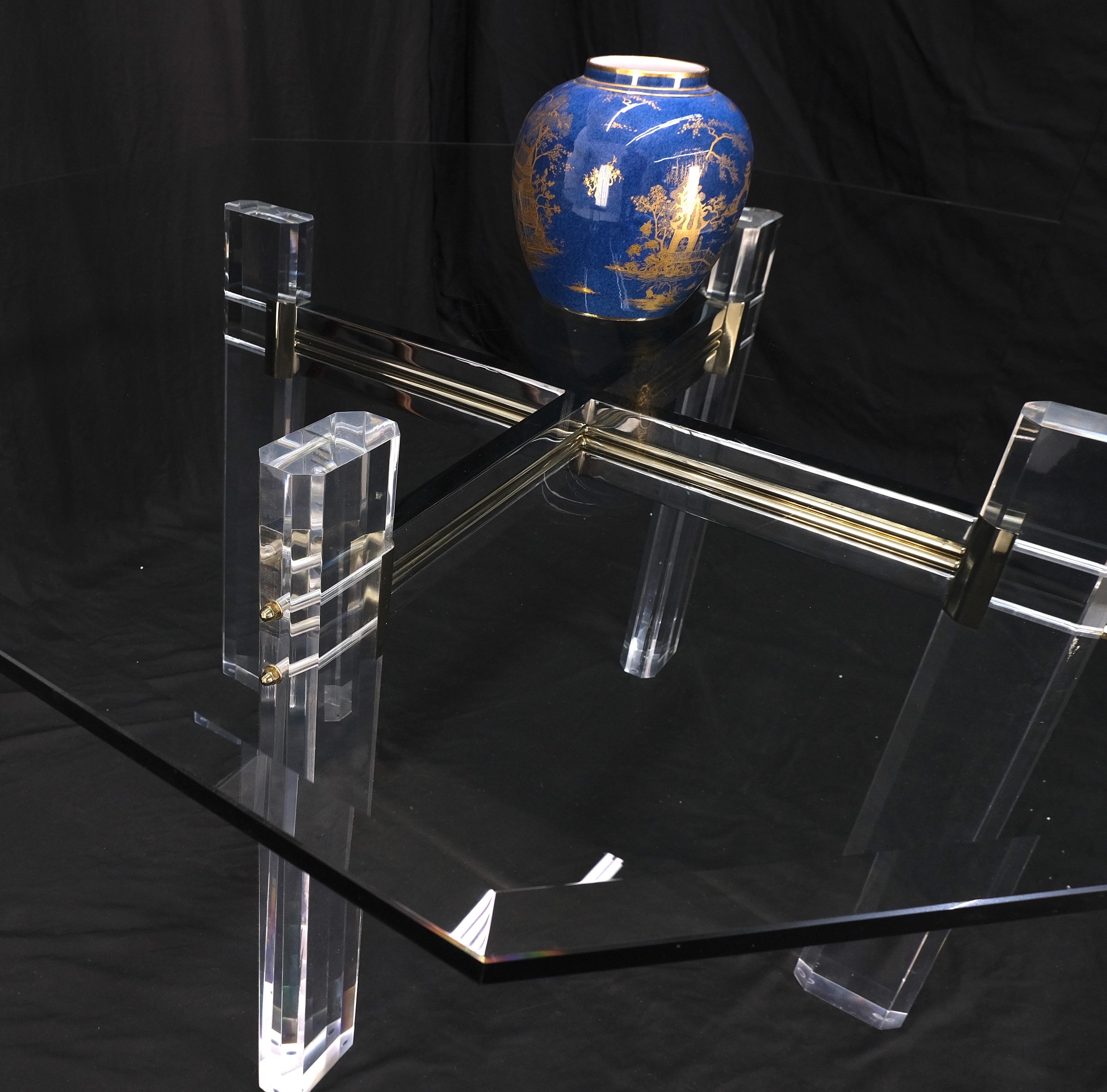 Grande table de conférence de forme octogonale à plateau en verre de 3/4 po avec base en lucite MINT ! en vente 2