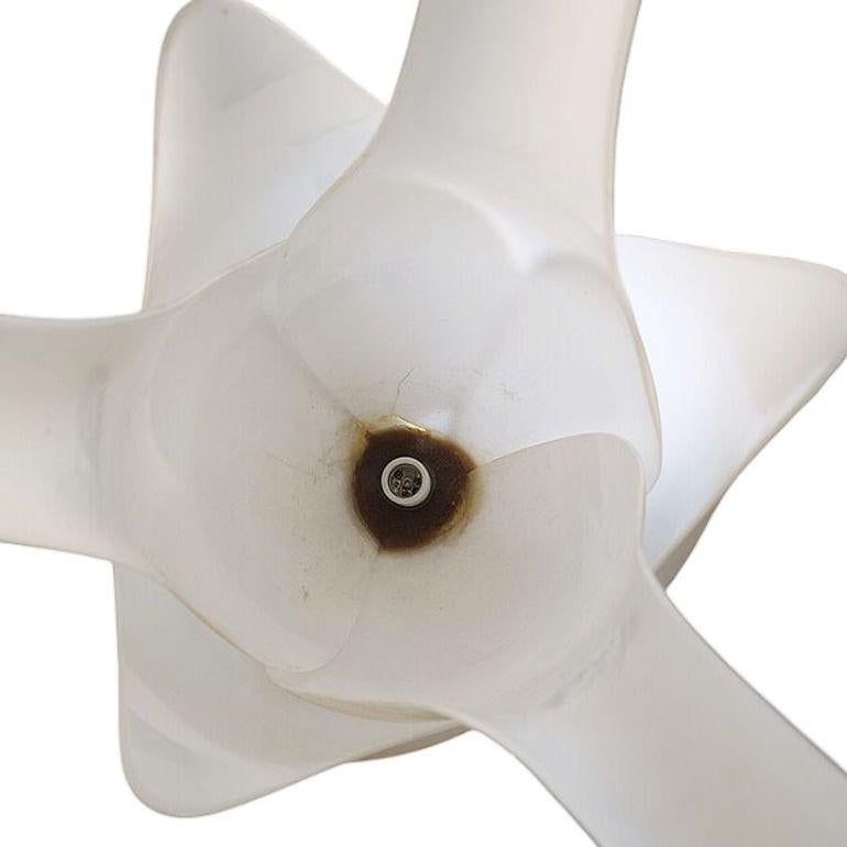 Gran Lámpara Tulipán Floriforme de 3' Pie de Acrílico y Latón by Rougier en venta 1