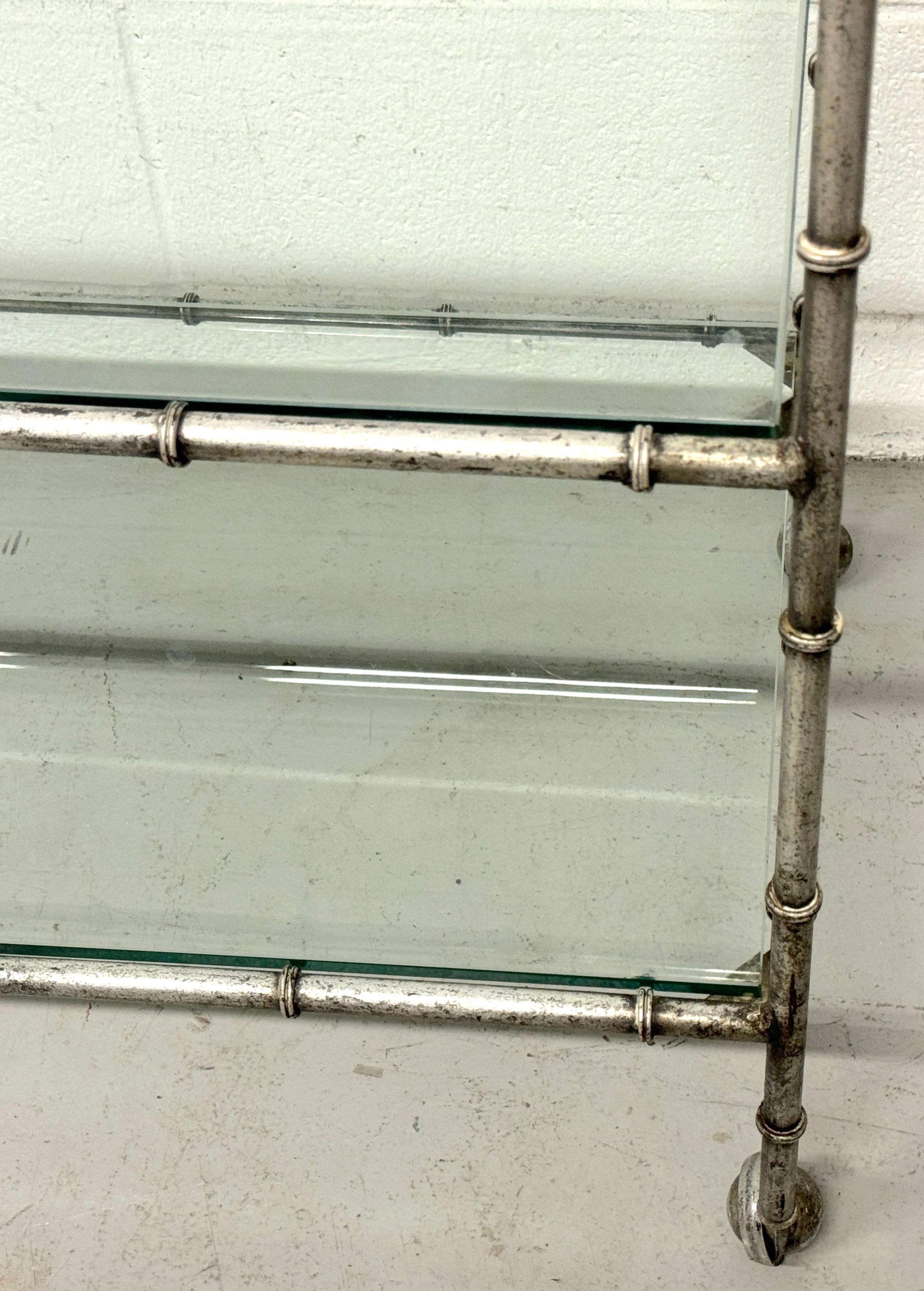 Grande table roulante/chariot de bar à 3 niveaux de Maison Jansen Faux Bois Silver-Leaf en vente 2