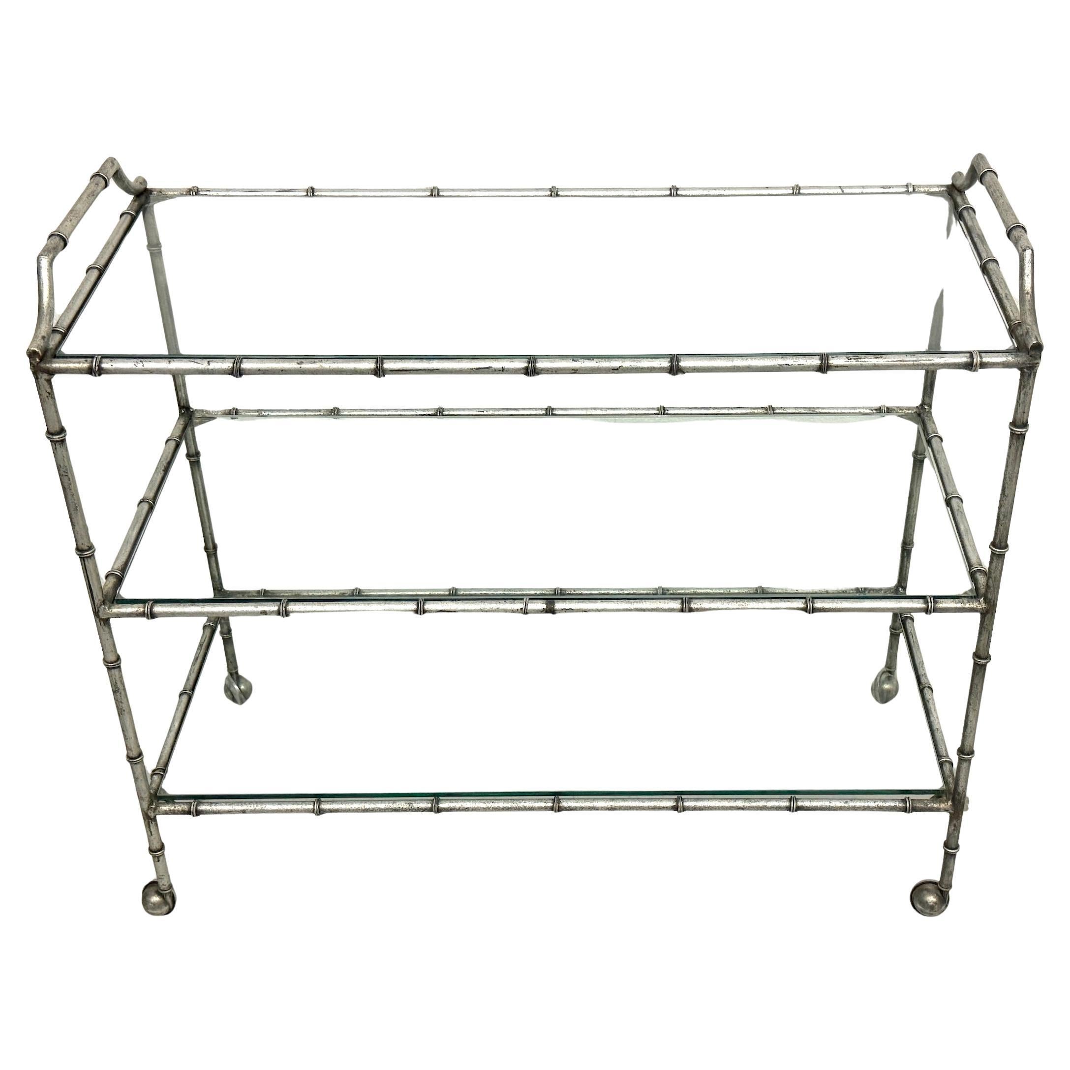 Grande table roulante/chariot de bar à 3 niveaux de Maison Jansen Faux Bois Silver-Leaf en vente