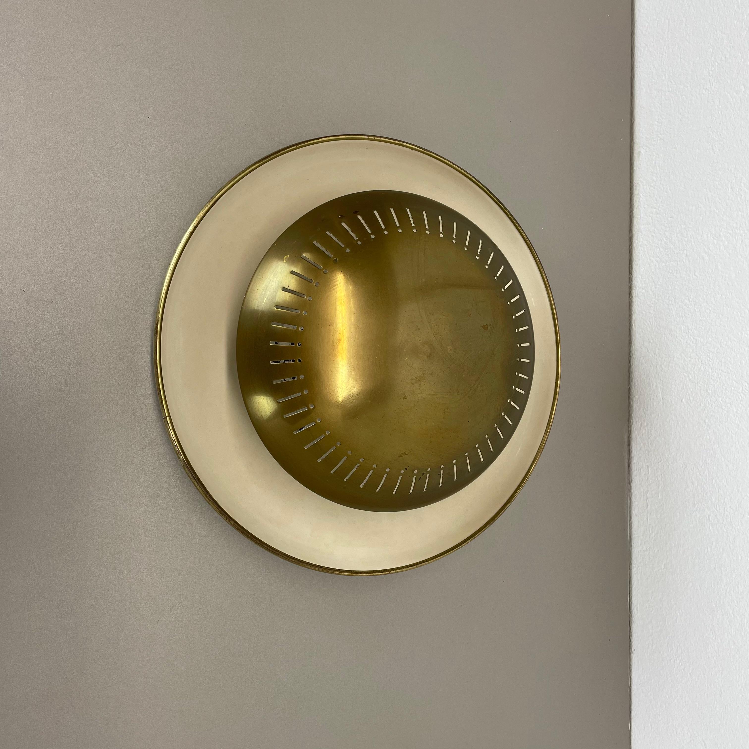 Article:

brass wall lights sconces



Origin:

Italy



Age:

1950s




This vintage modernist wall light was produced in the 1950s in Italy. The lights is made of metal and solid brass. The backside wall fixation has a white original lacquer tone.