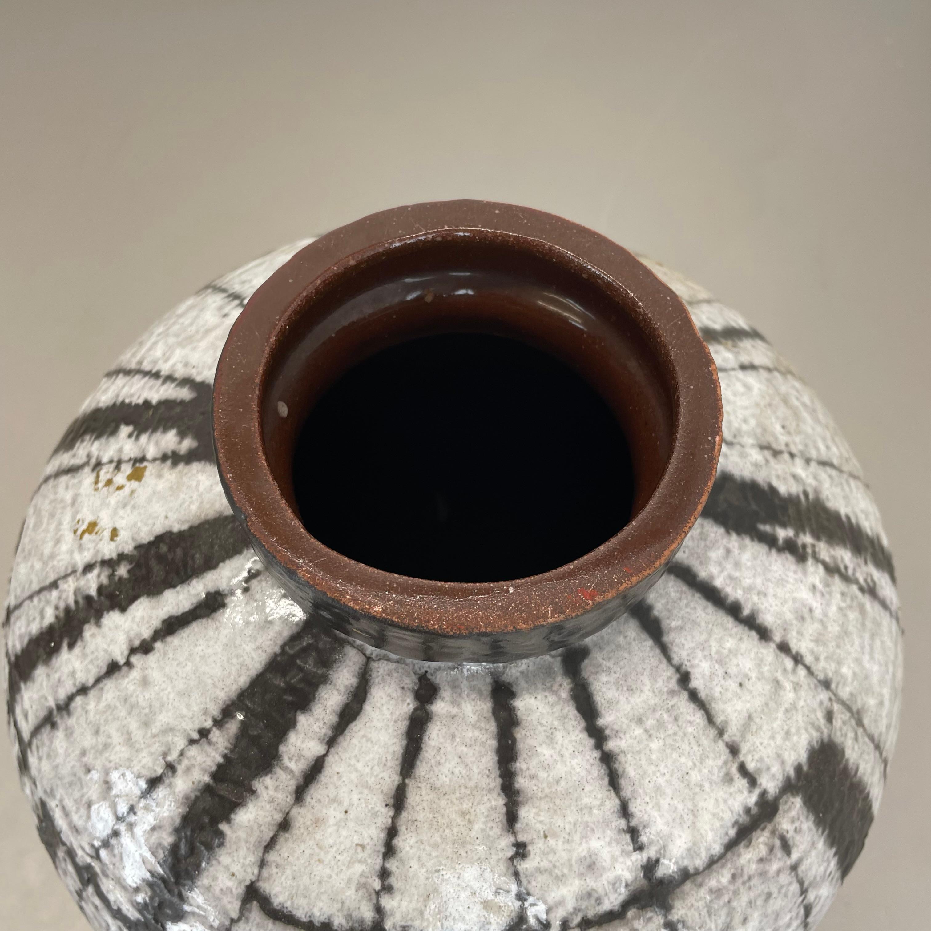 Große brutalistische 30cm Keramikvase FAT LAVA Carstens Tönnieshof, Deutschland, 1970er Jahre im Angebot 7