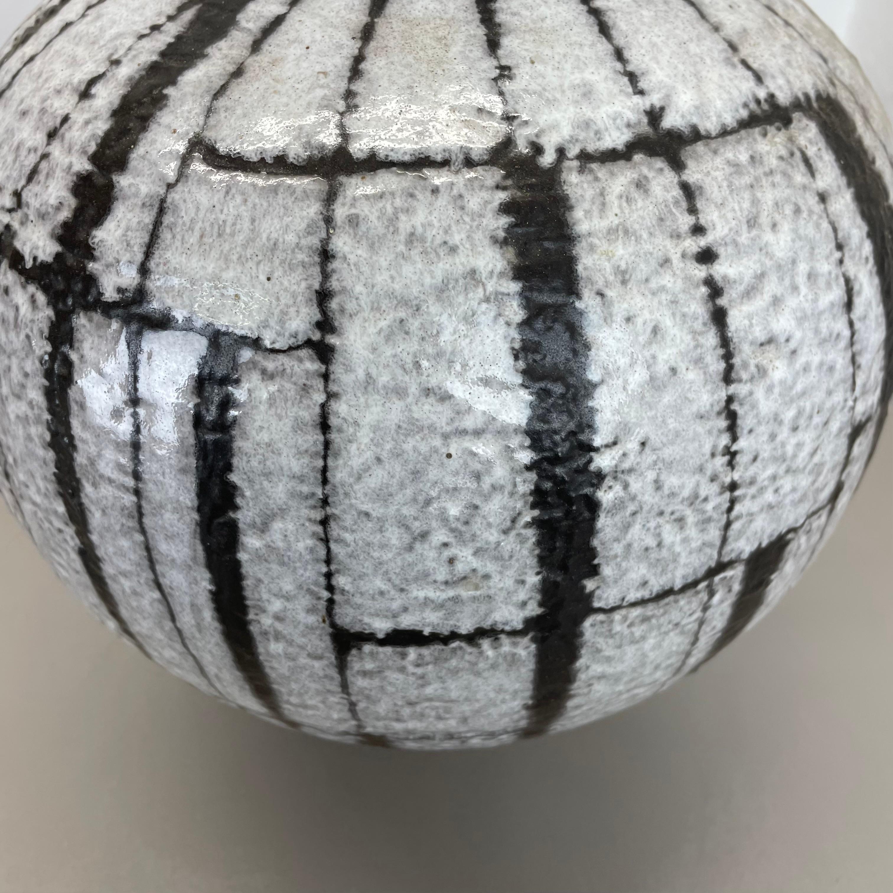 Große brutalistische 30cm Keramikvase FAT LAVA Carstens Tönnieshof, Deutschland, 1970er Jahre im Angebot 8