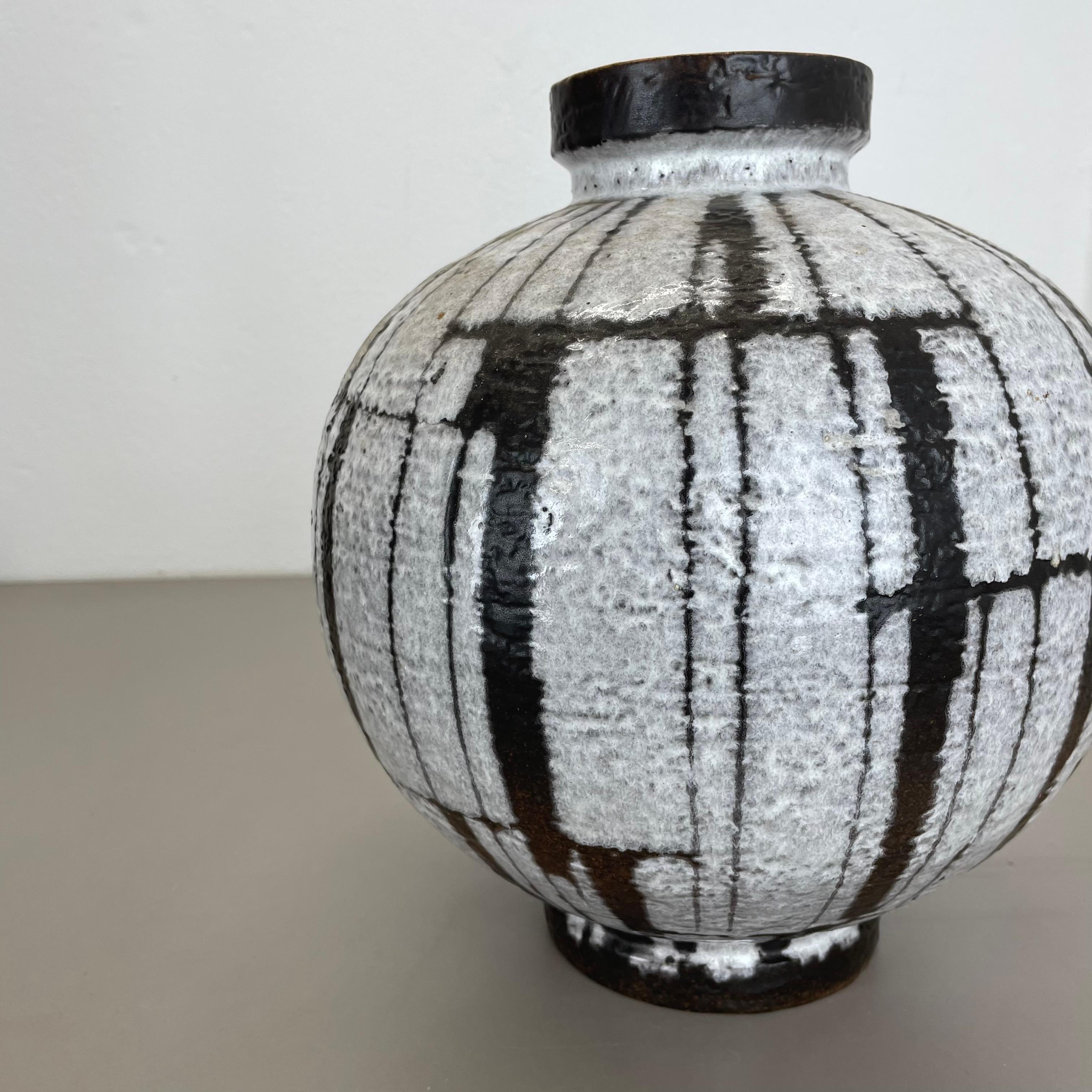 Große brutalistische 30cm Keramikvase FAT LAVA Carstens Tönnieshof, Deutschland, 1970er Jahre im Angebot 10