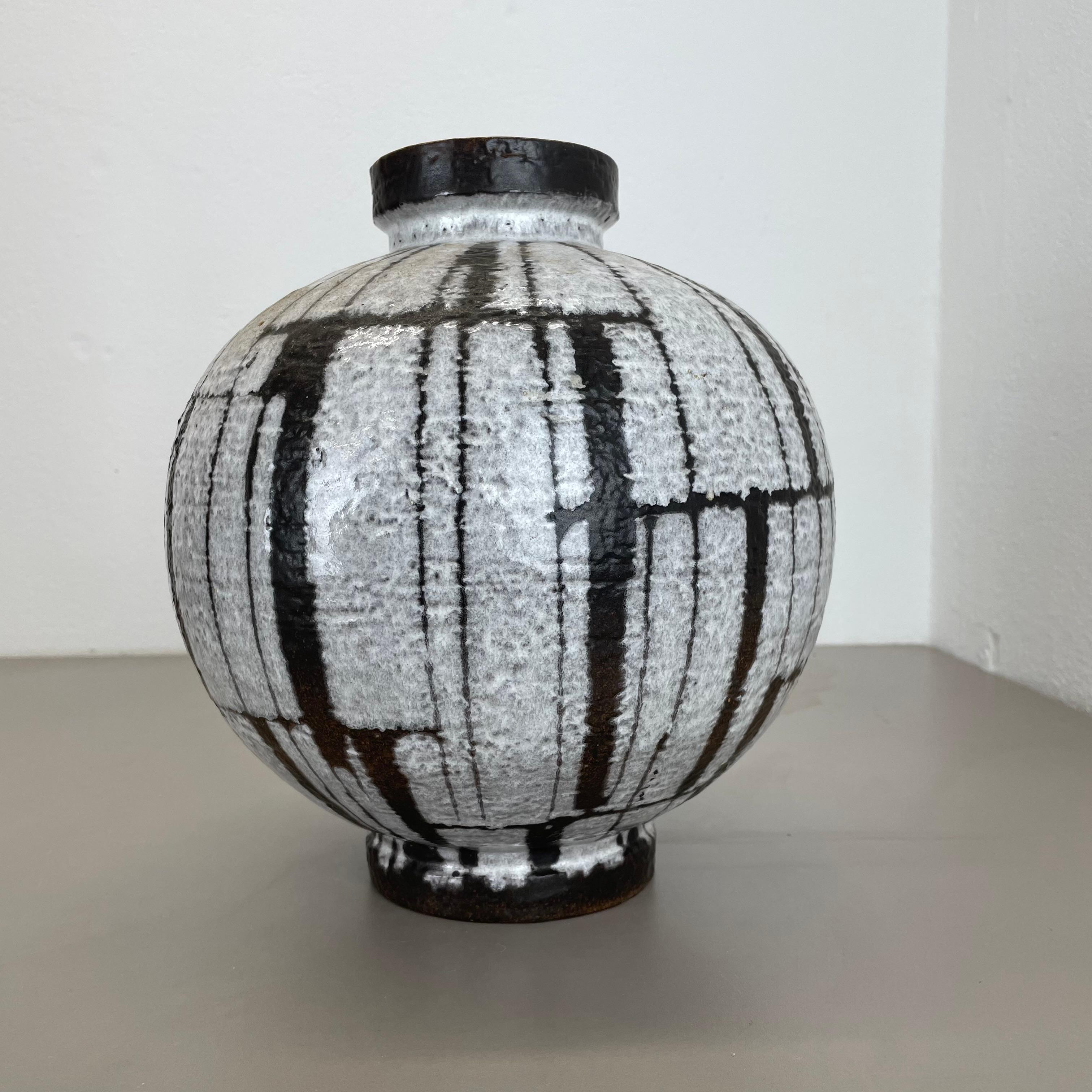Große brutalistische 30cm Keramikvase FAT LAVA Carstens Tönnieshof, Deutschland, 1970er Jahre im Angebot 12