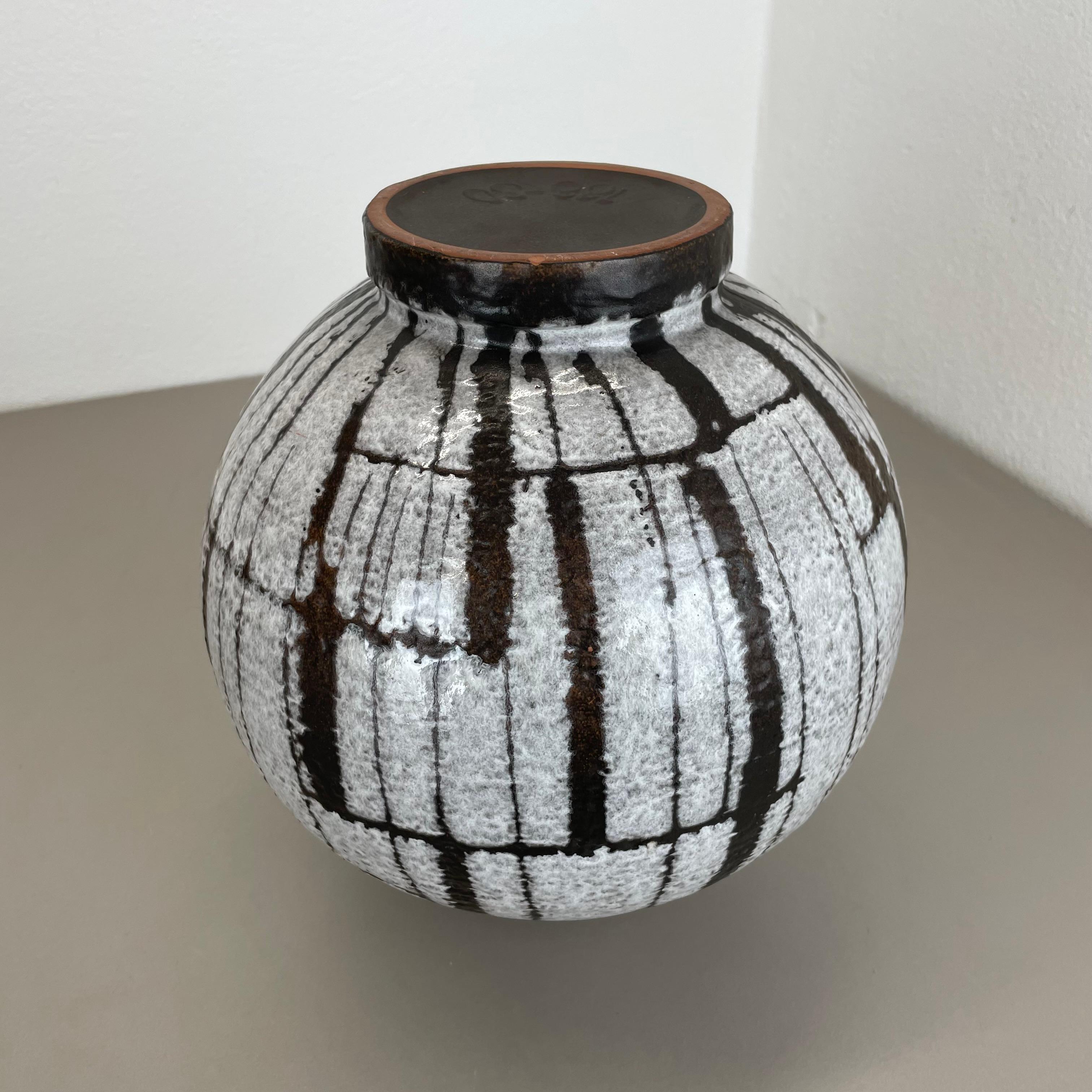 Große brutalistische 30cm Keramikvase FAT LAVA Carstens Tönnieshof, Deutschland, 1970er Jahre im Angebot 13