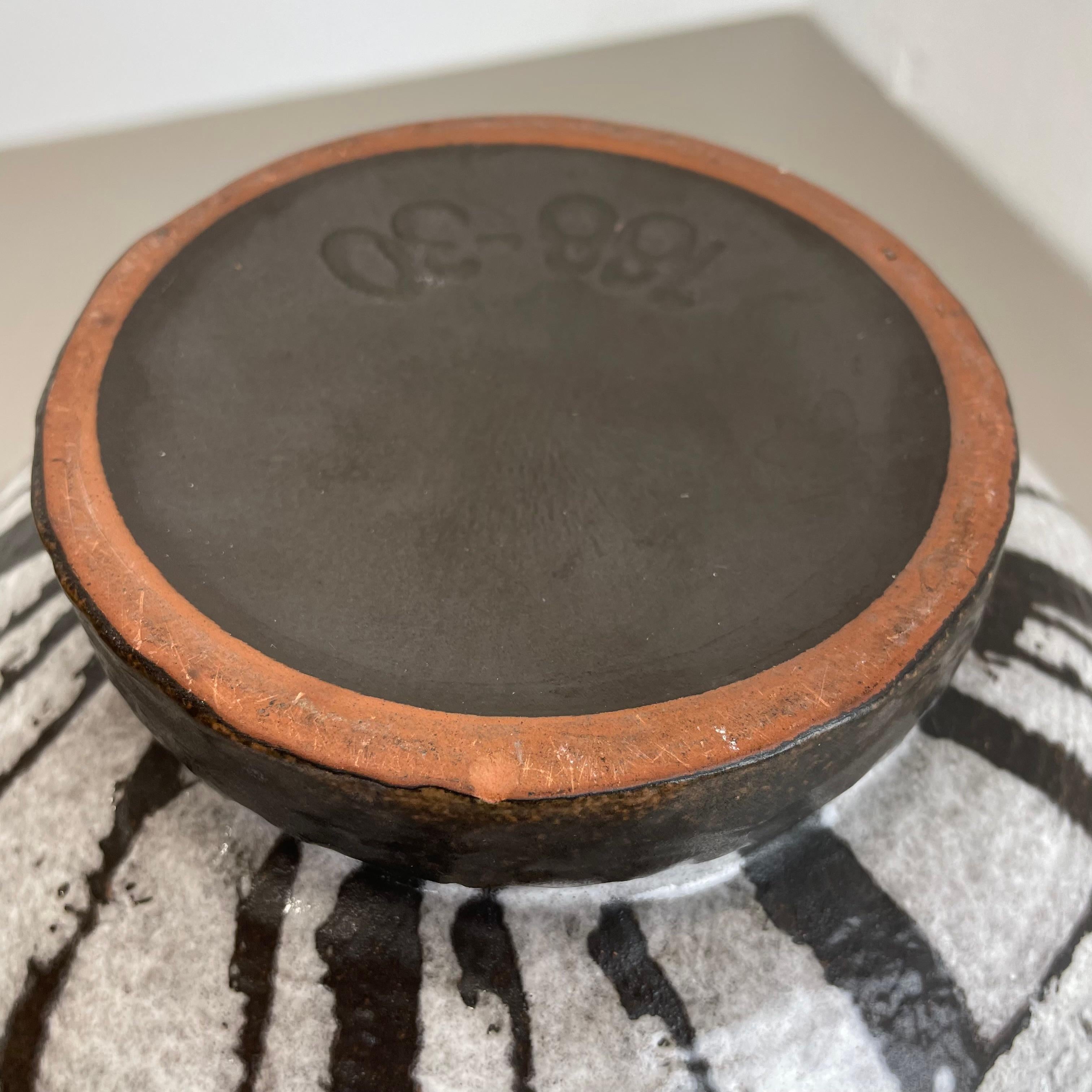 Große brutalistische 30cm Keramikvase FAT LAVA Carstens Tönnieshof, Deutschland, 1970er Jahre im Angebot 15