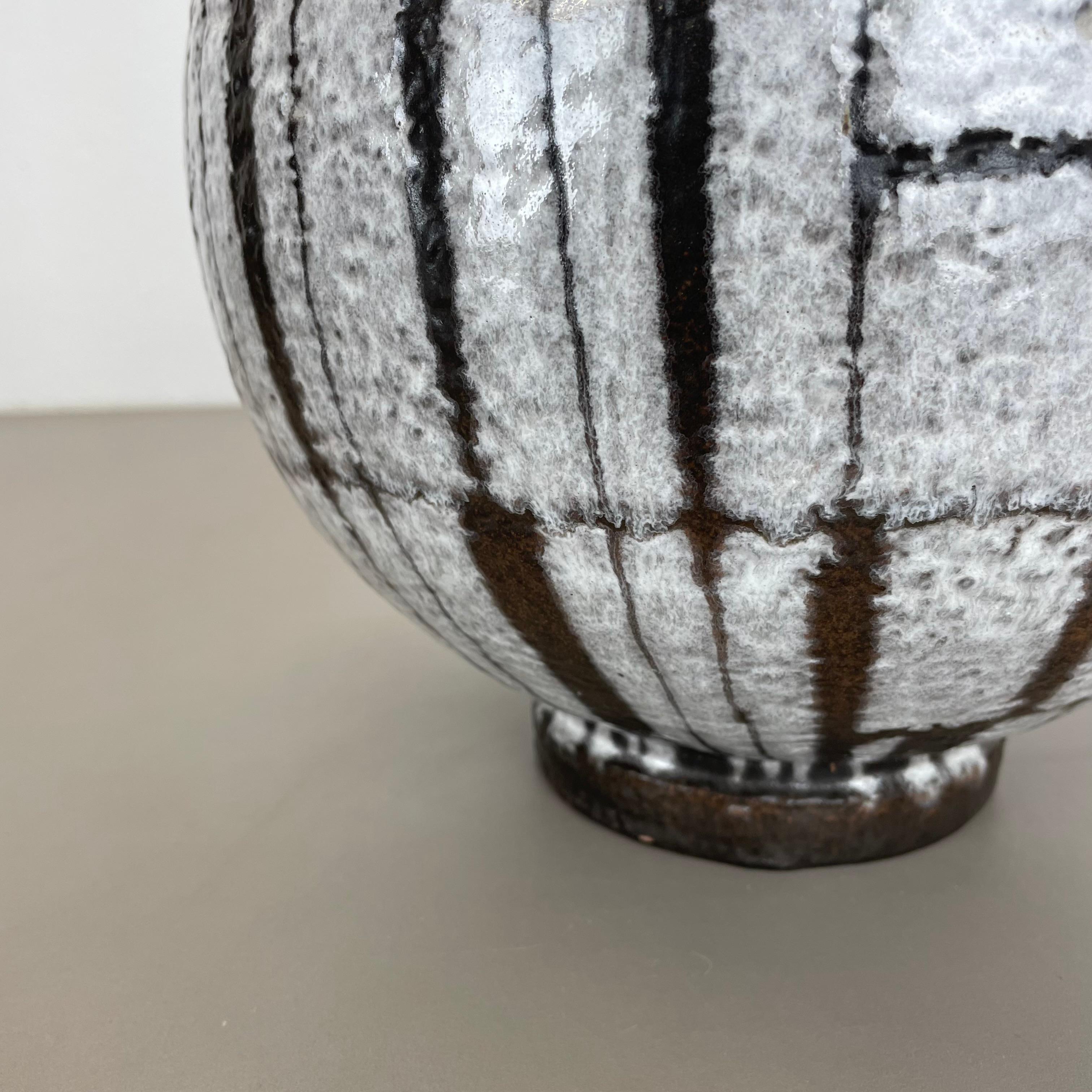 Große brutalistische 30cm Keramikvase FAT LAVA Carstens Tönnieshof, Deutschland, 1970er Jahre im Angebot 1