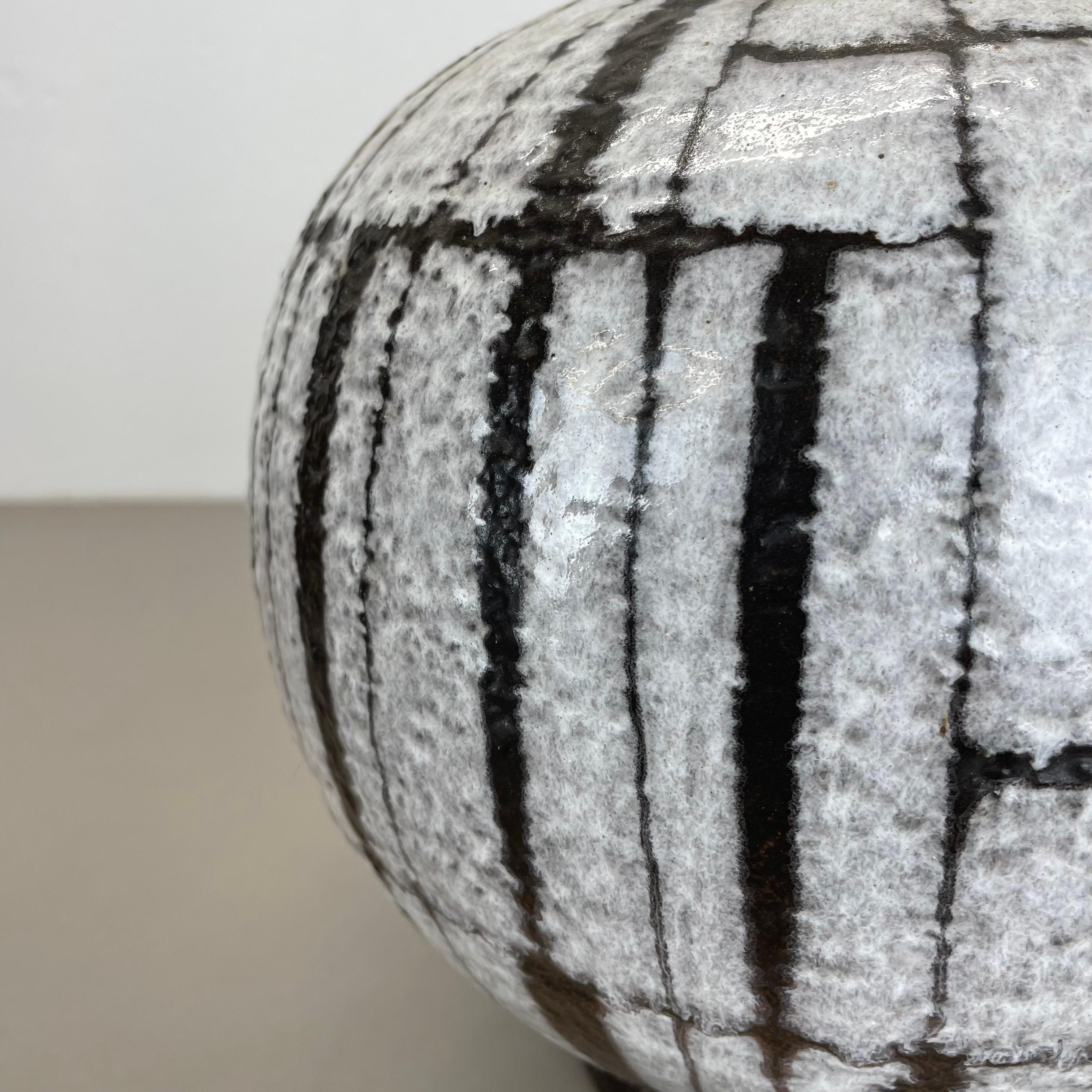 Große brutalistische 30cm Keramikvase FAT LAVA Carstens Tönnieshof, Deutschland, 1970er Jahre im Angebot 2