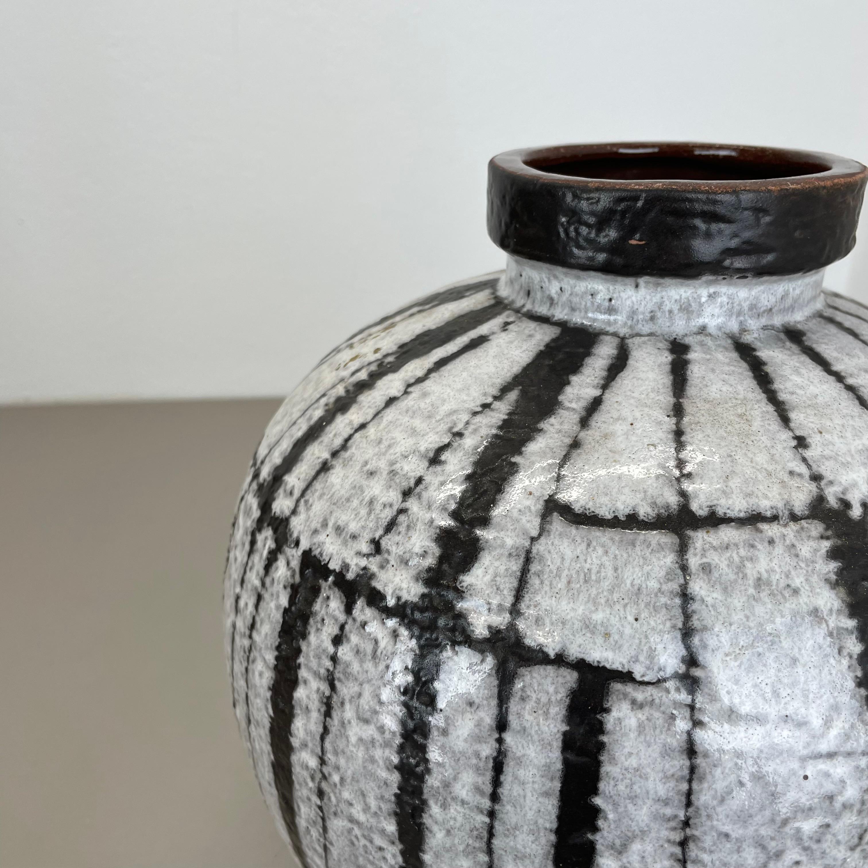 Große brutalistische 30cm Keramikvase FAT LAVA Carstens Tönnieshof, Deutschland, 1970er Jahre im Angebot 3