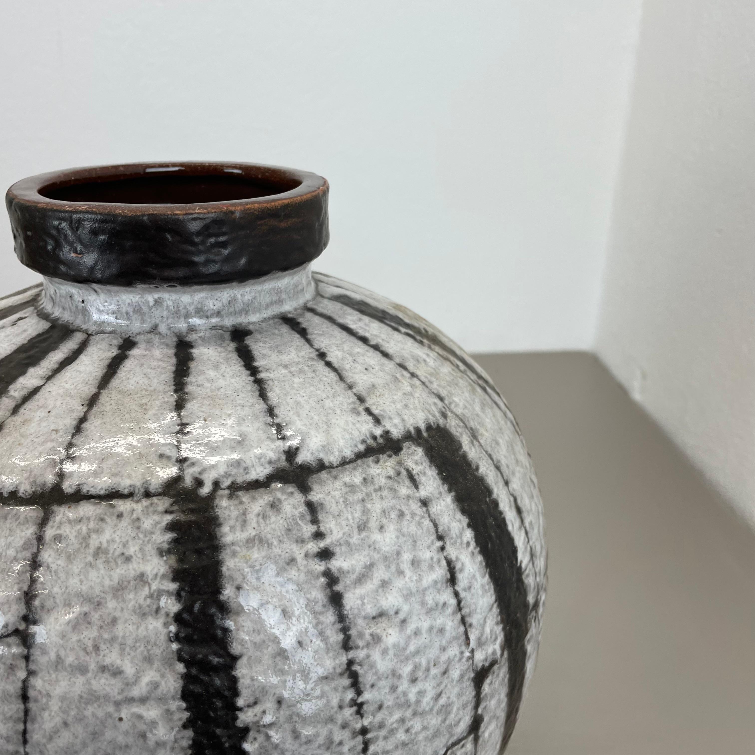 Große brutalistische 30cm Keramikvase FAT LAVA Carstens Tönnieshof, Deutschland, 1970er Jahre im Angebot 4
