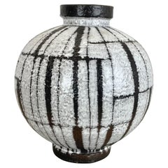 Gran jarrón de cerámica brutalista de 30 cm FAT LAVA Carstens Tönnieshof, Alemania, años 70