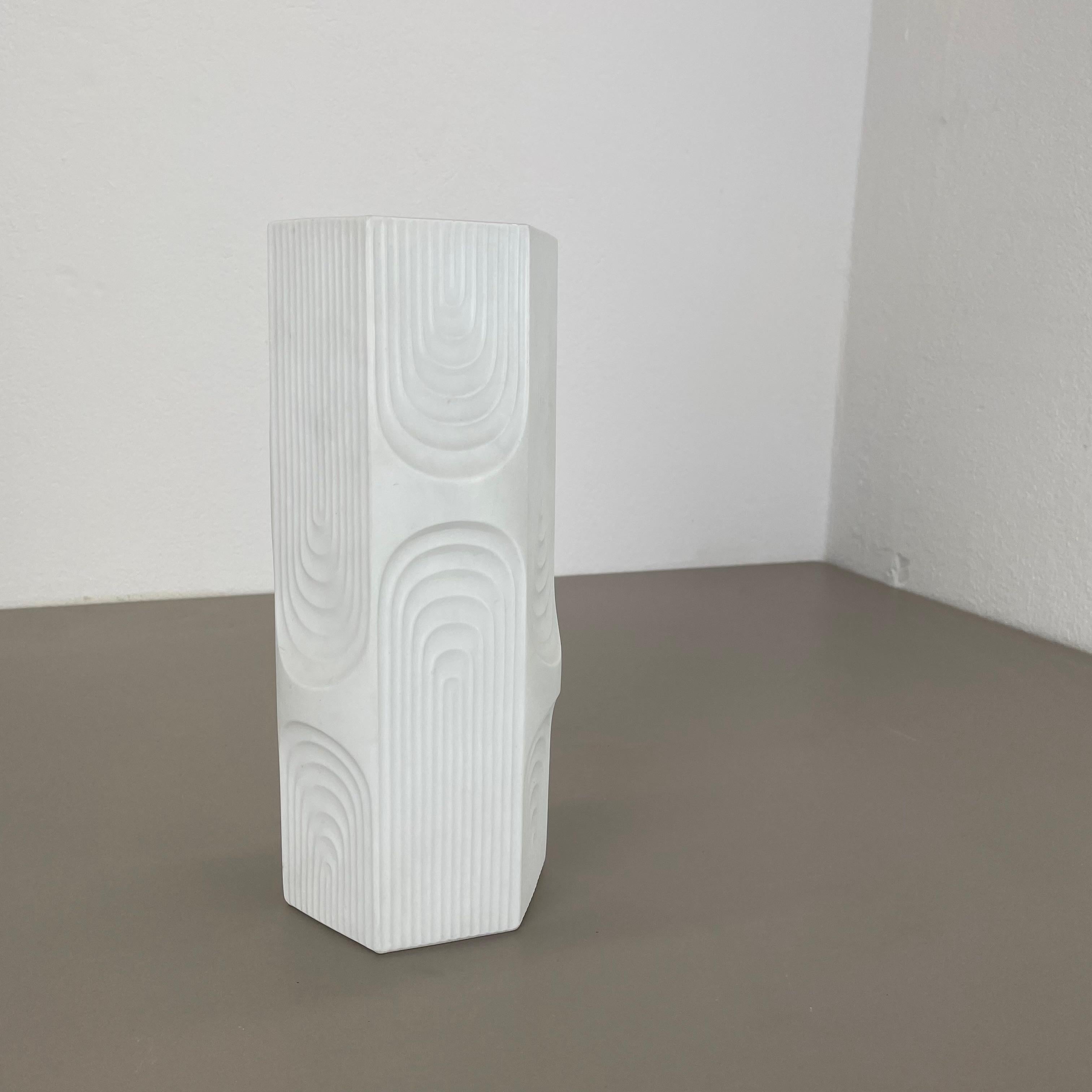 Article:

Op Art porcelain vase


Producer:

AK Kaiser, Germany


Description:

This original vintage OP Art Vase was produced in the 1970s in Germany. It is made of porcelain with an OP Art sculptural surface optic. The bottom is marked with the