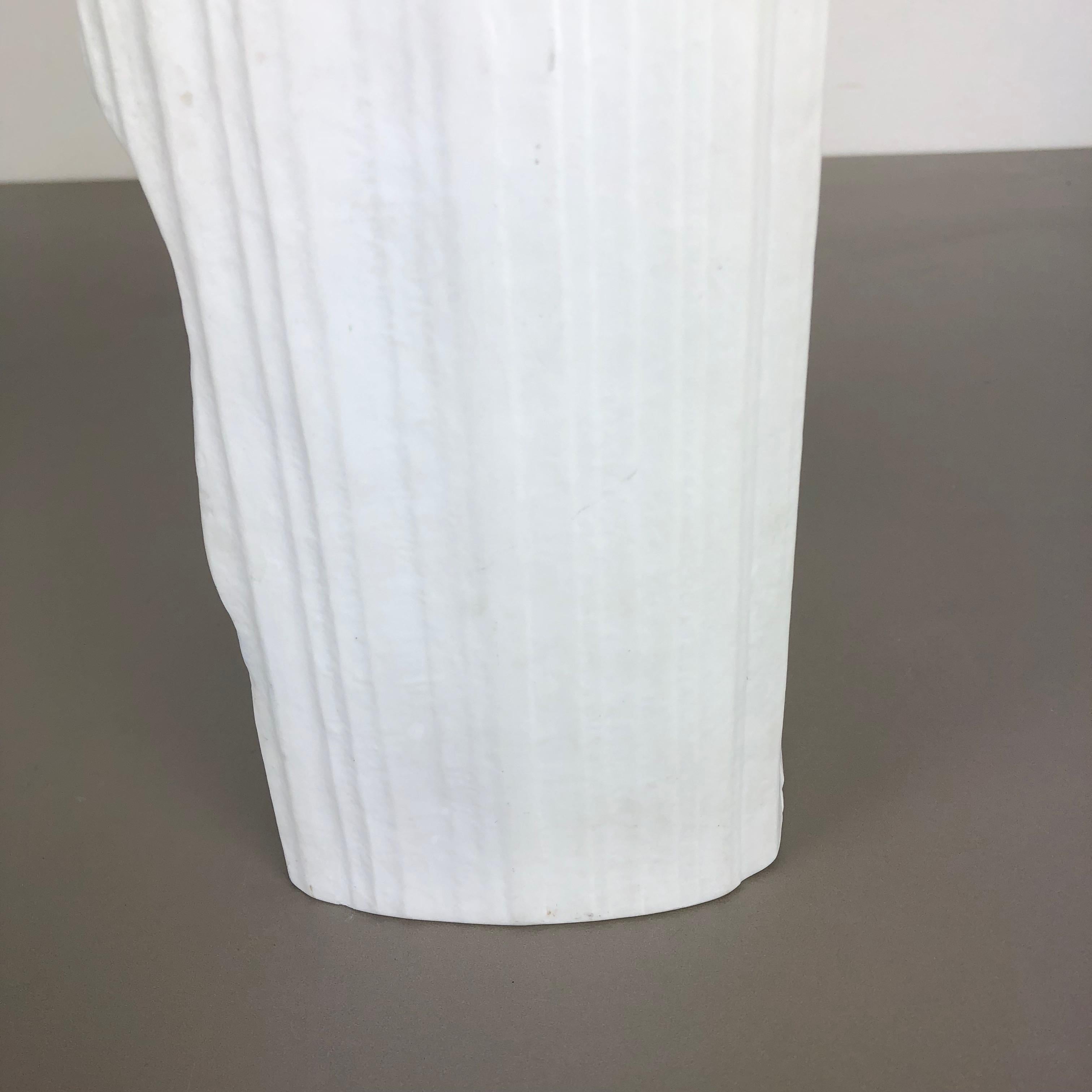 Large OP Art Vase Porcelain German Vase by Martin Freyer for Rosenthal 7