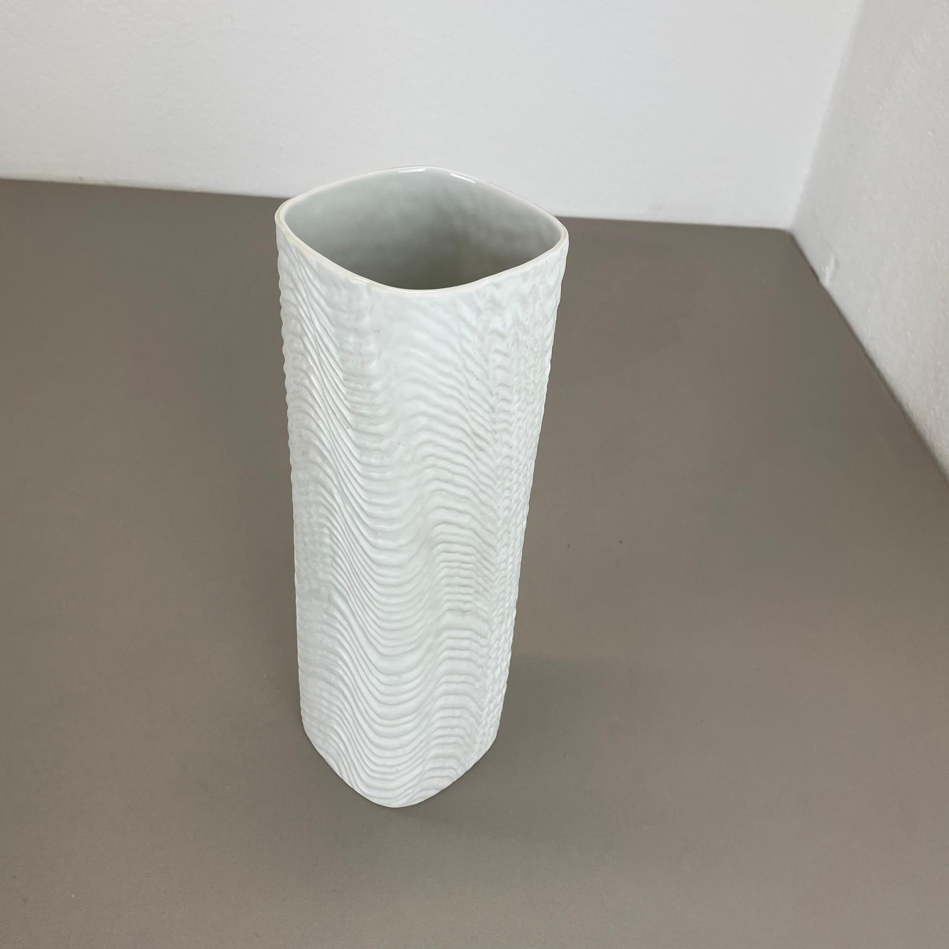 Mid-Century moderno Grande vaso OP Art Vase di 30 cm Vaso in porcellana di Martin Freyer per Rosenthal, Germania in vendita