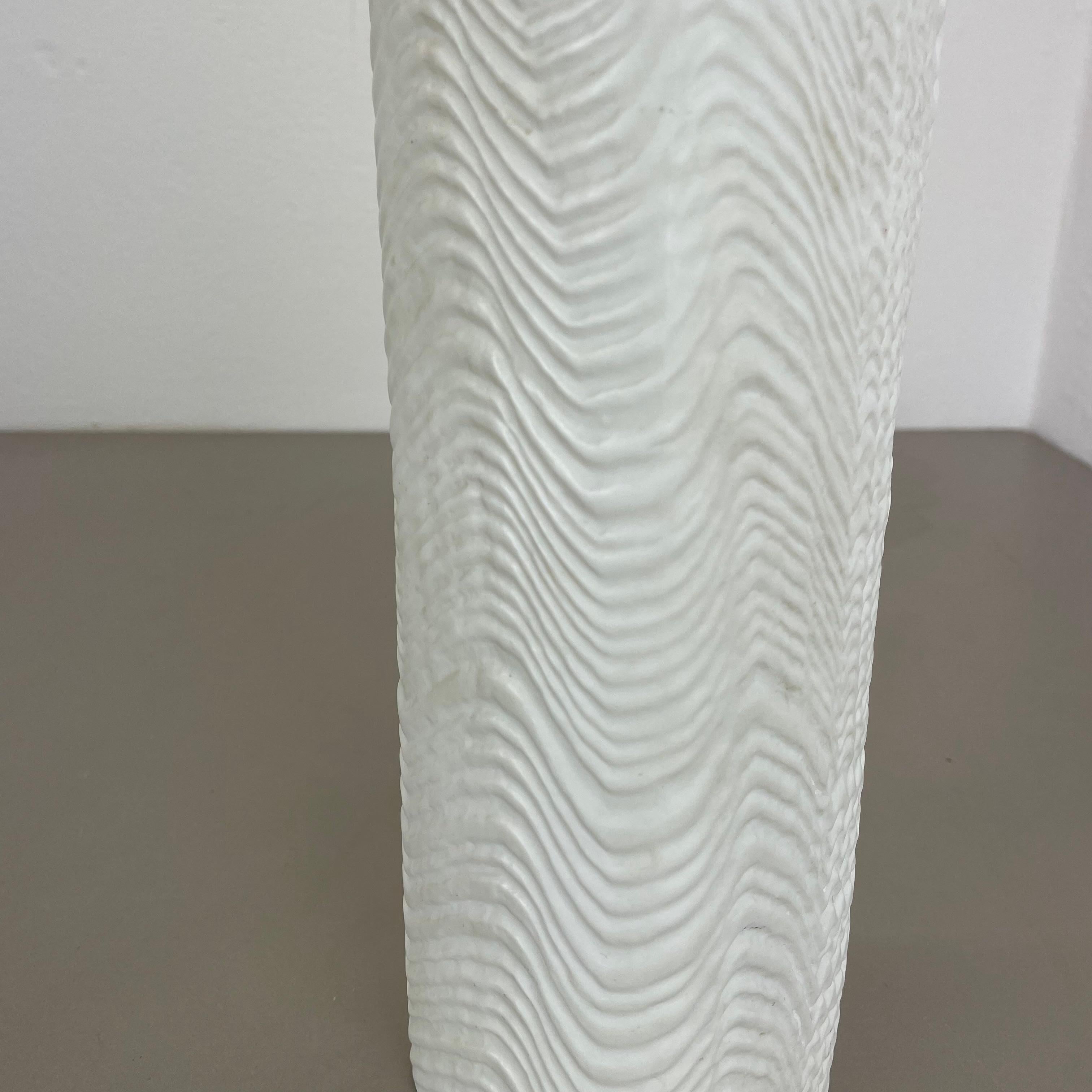 Grande vaso OP Art Vase di 30 cm Vaso in porcellana di Martin Freyer per Rosenthal, Germania In condizioni buone in vendita a Kirchlengern, DE