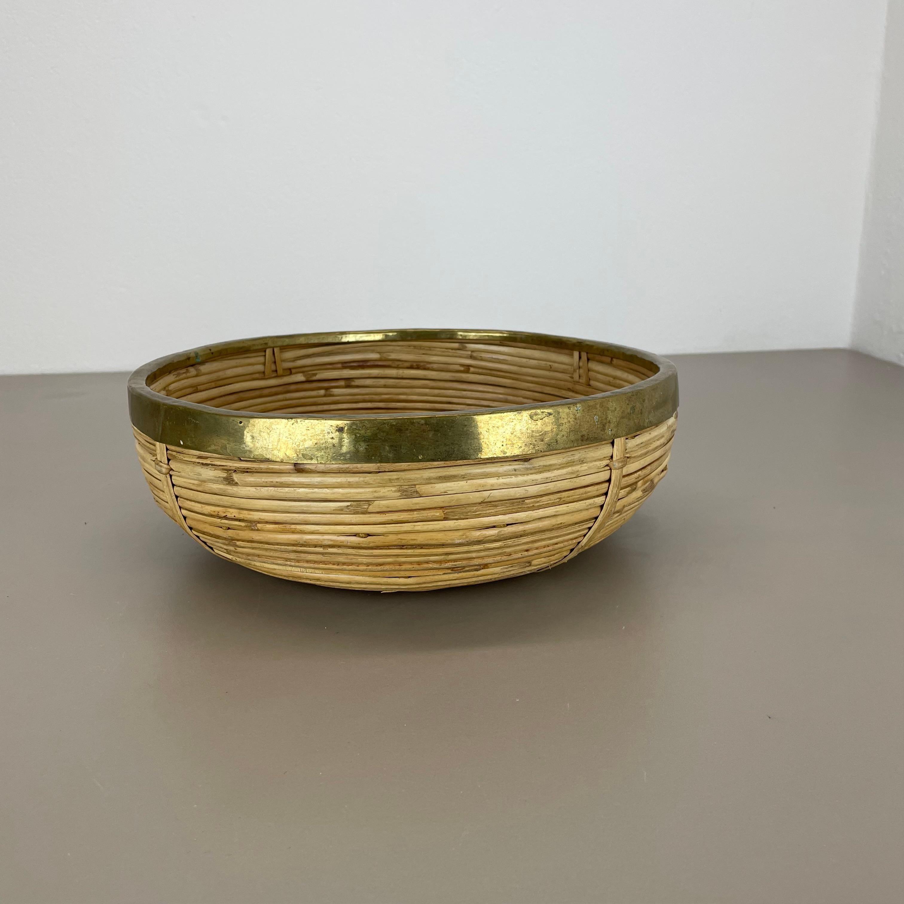 Large 30cm Rattan and Brass Bowl element  in Crespi Albini Style, Italy, 1970s For Sale 4